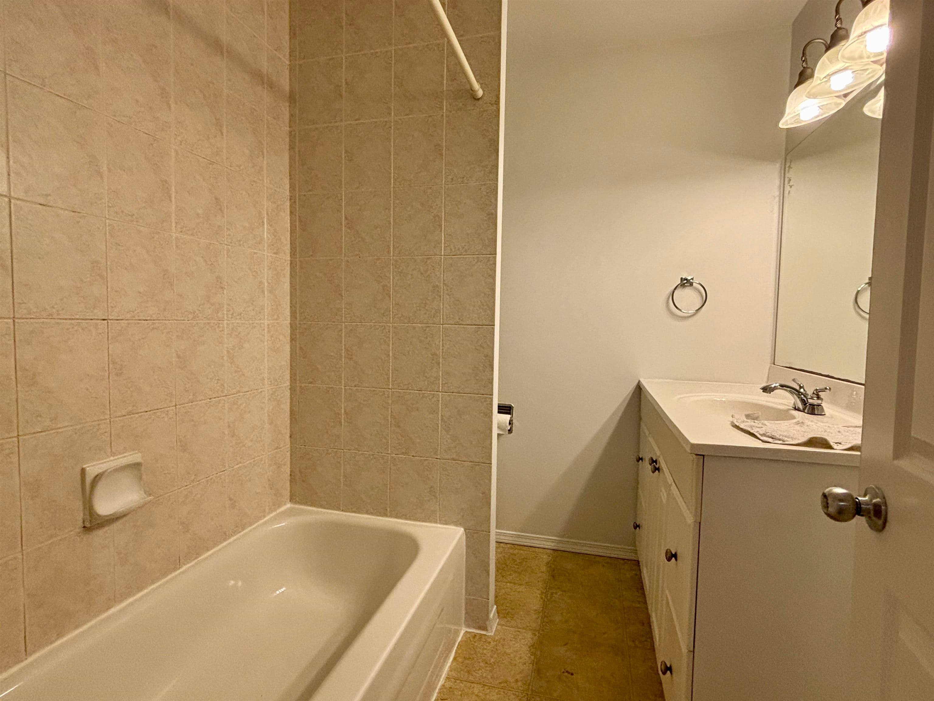 13065 103a Avenue, Surrey, V3T 1S4 — photo 5