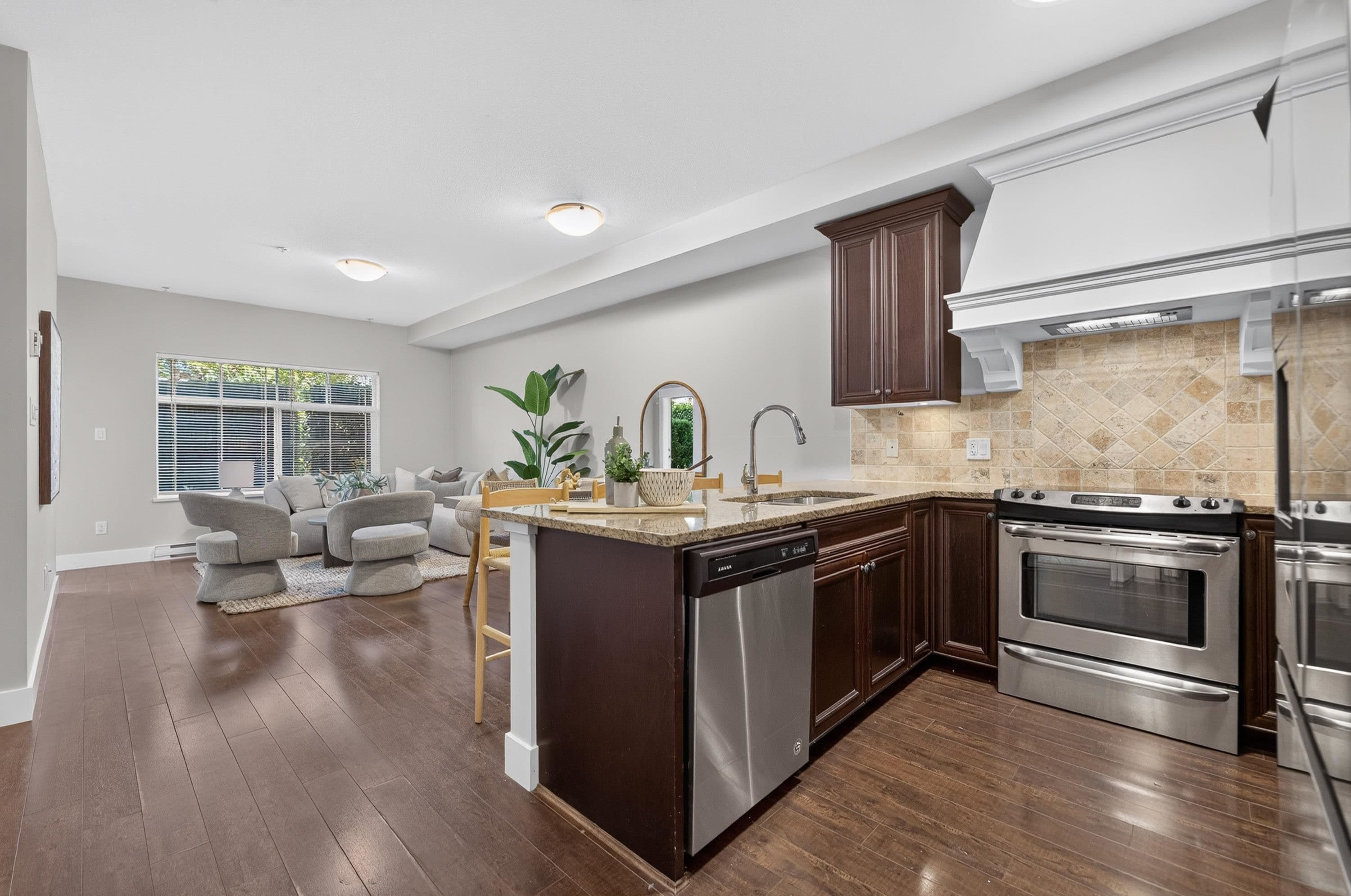 107 - 19530 65 Avenue, Surrey, V4N 6M1 — photo 4