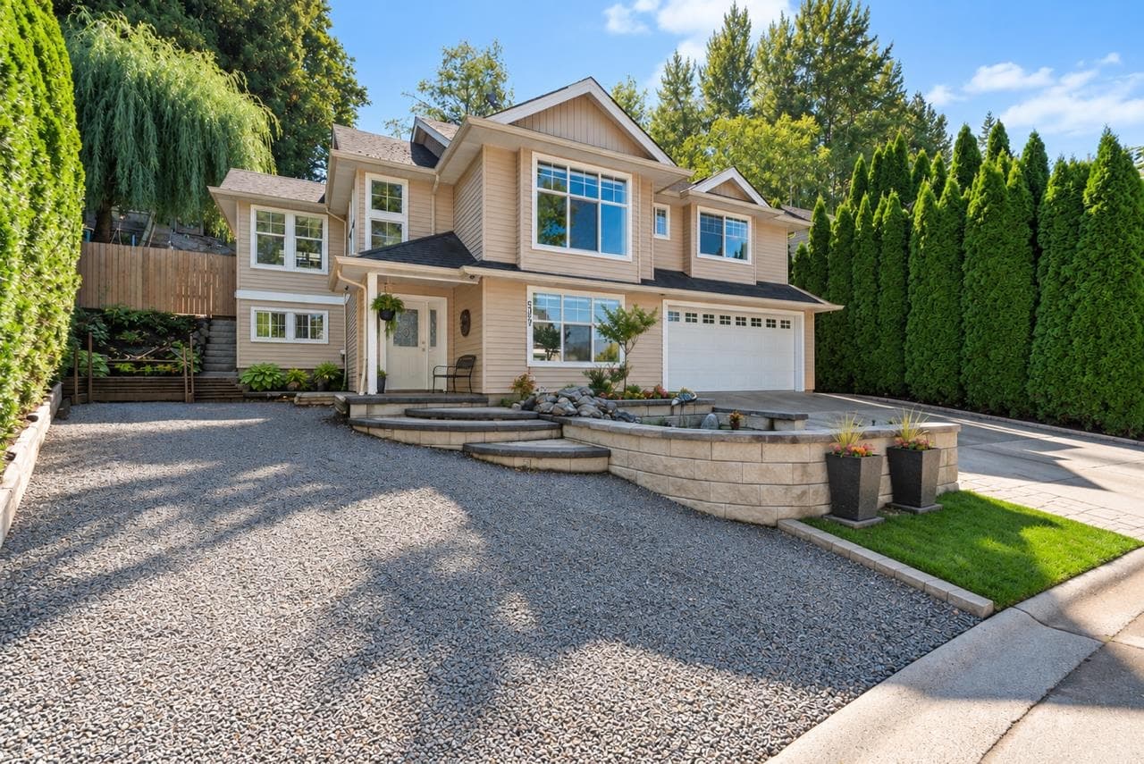 5379 Skyview Crescent, Chilliwack, V2R 4G1 — photo 1