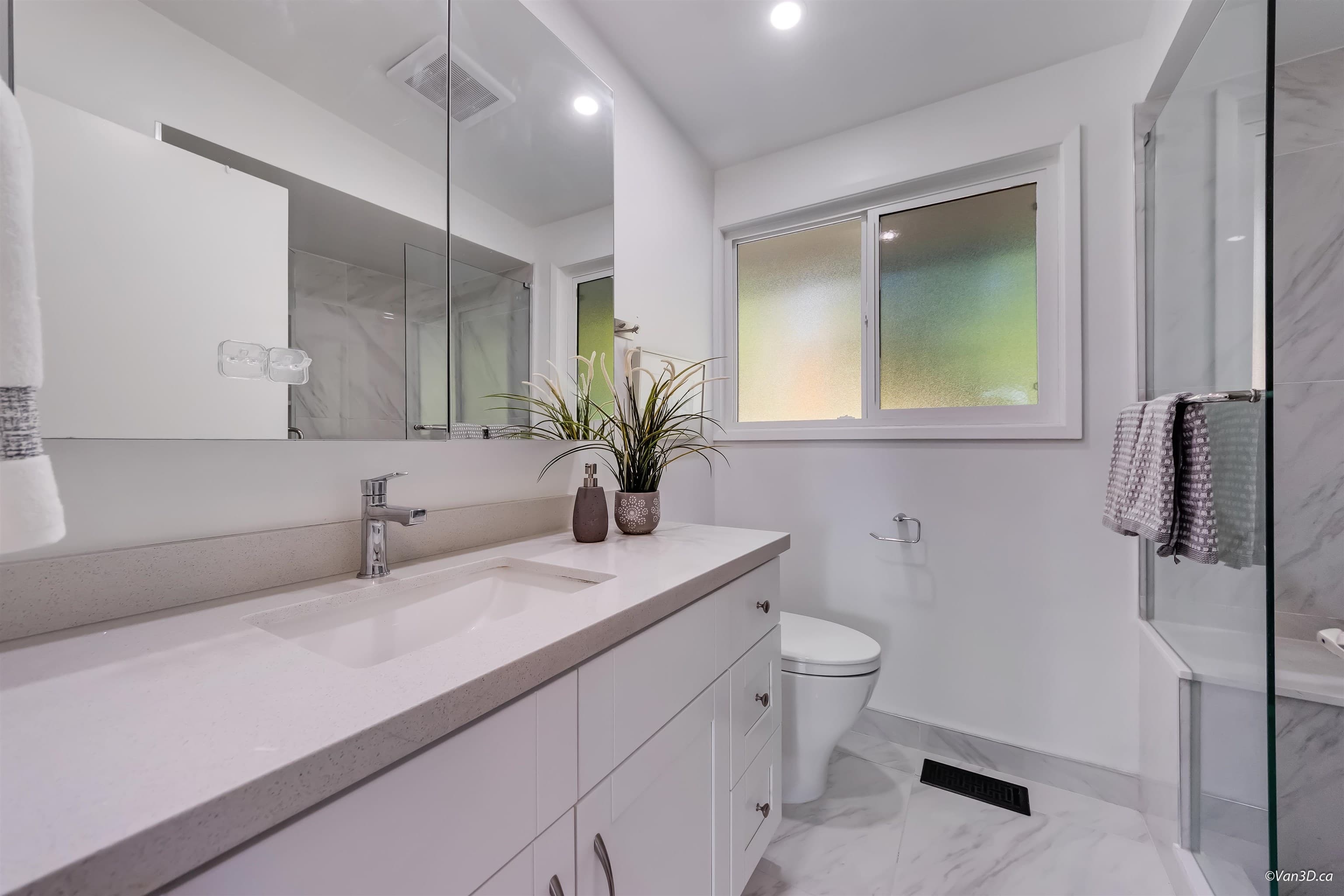 667 Plymouth Drive, North Vancouver, V7H 2H5 — photo 2