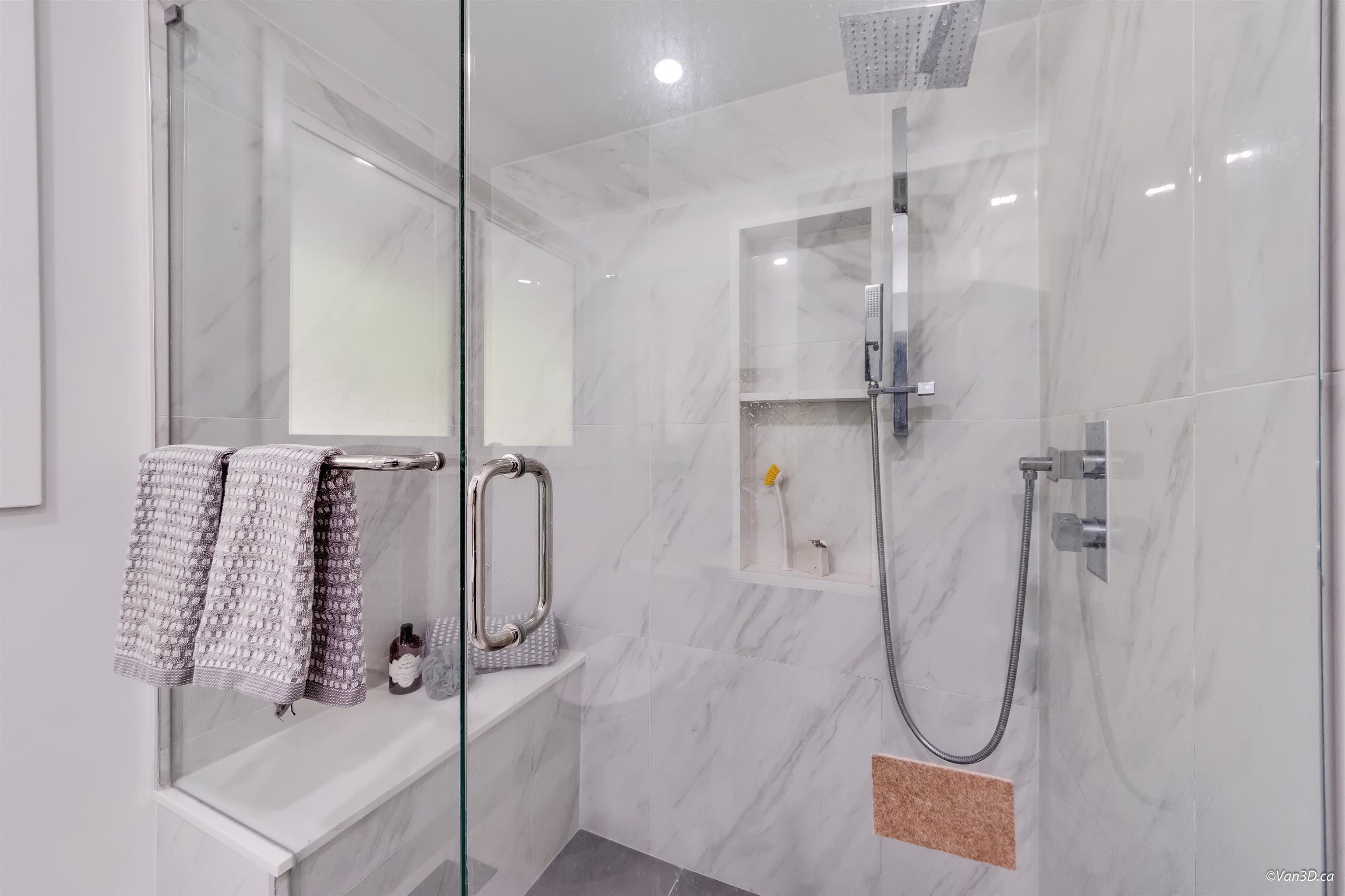 667 Plymouth Drive, North Vancouver, V7H 2H5 — photo 3