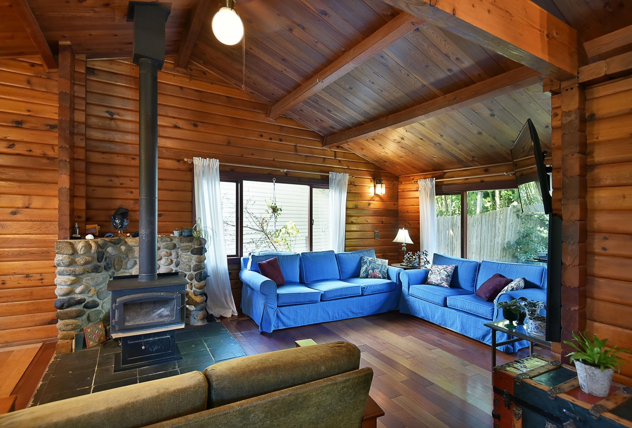 611 Gower Point Road, Gibsons, V0N 1V8 — photo 1