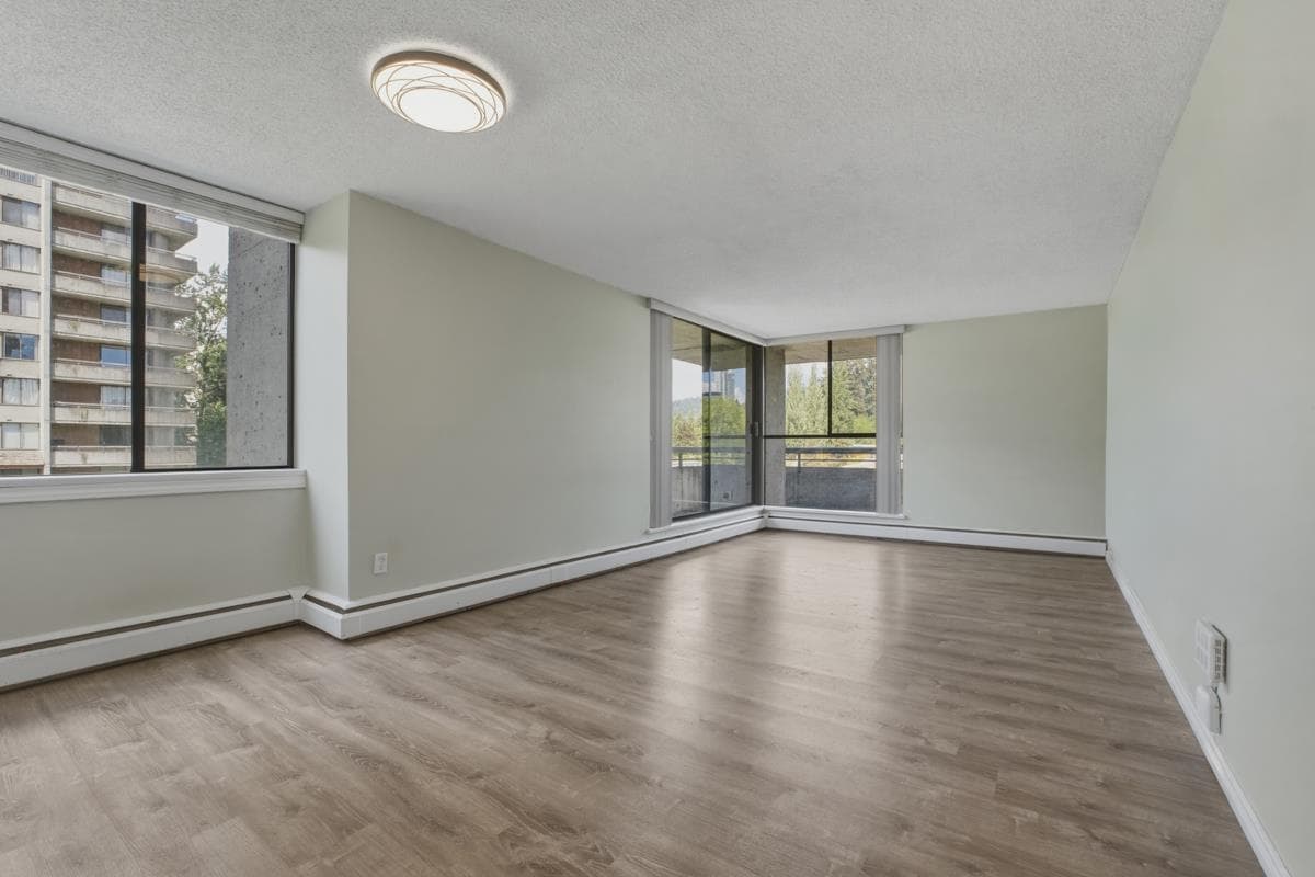 302 - 3755 Bartlett Court, Burnaby