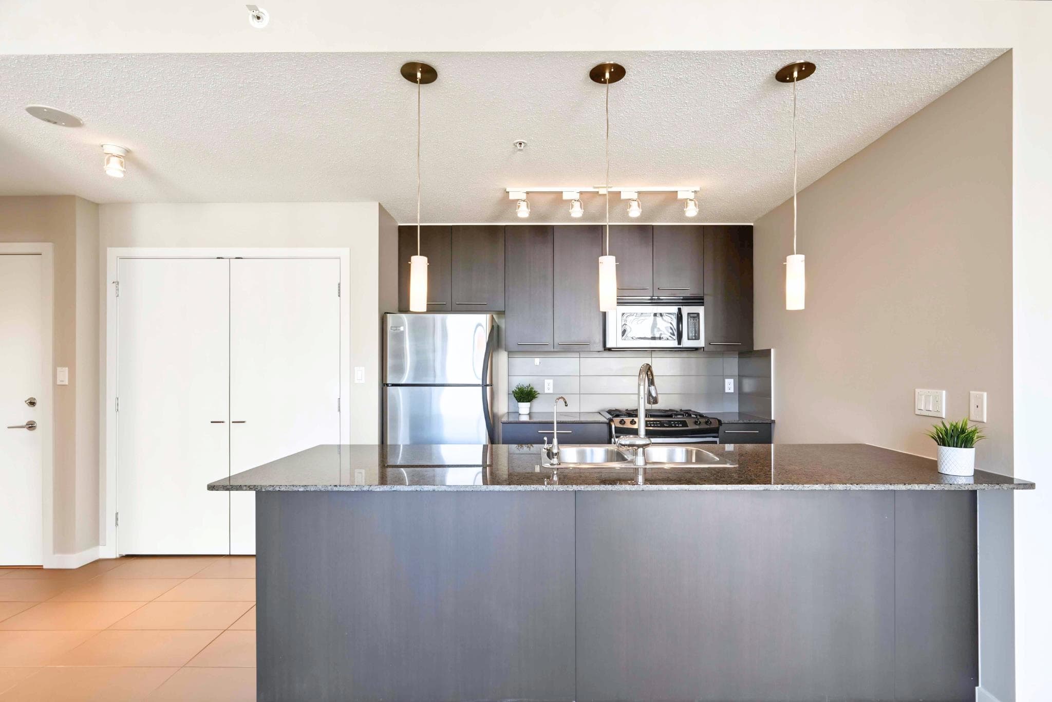 1401 - 2979 Glen Drive, Coquitlam, V3B 0B2 — photo 5