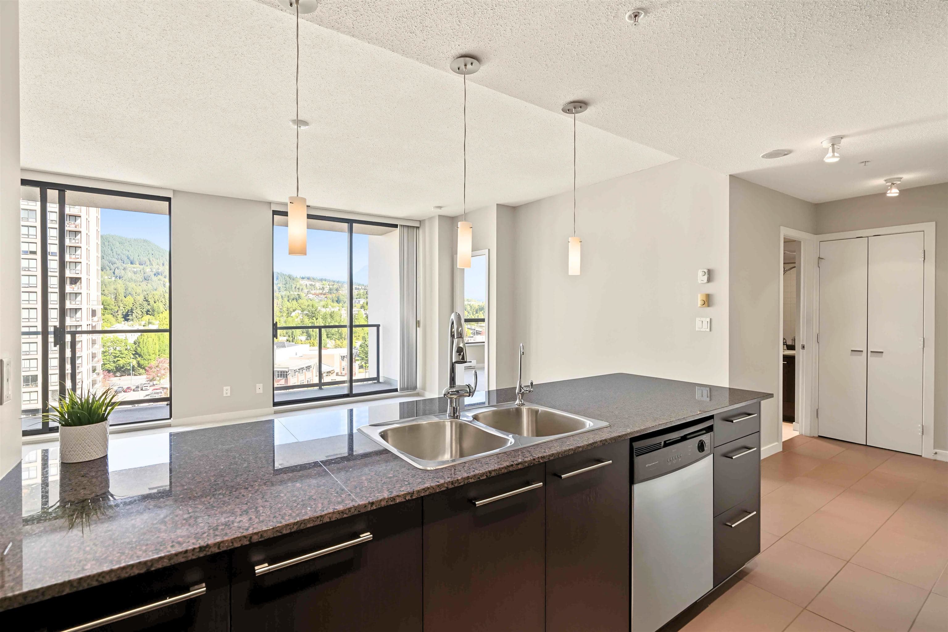 1401 - 2979 Glen Drive, Coquitlam, V3B 0B2 — photo 4