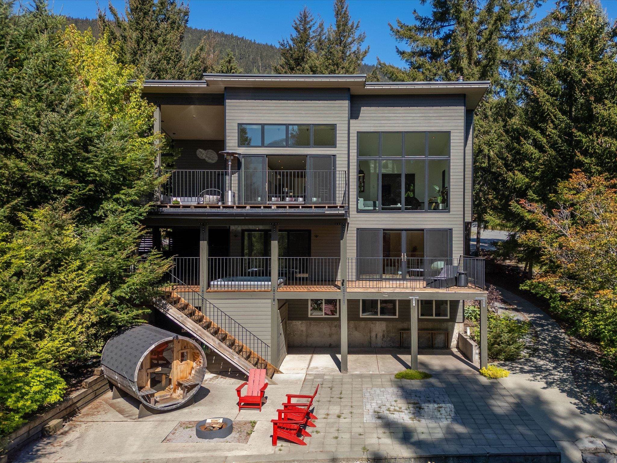 8476 Matterhorn Drive, Whistler, V8E 0G1 — photo 1