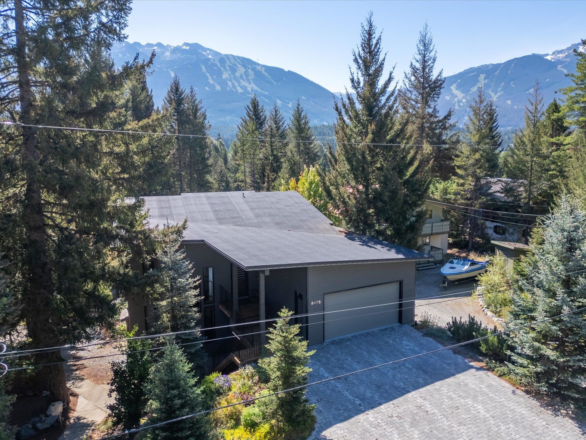 8476 Matterhorn Drive, Whistler, V8E 0G1 — photo 4