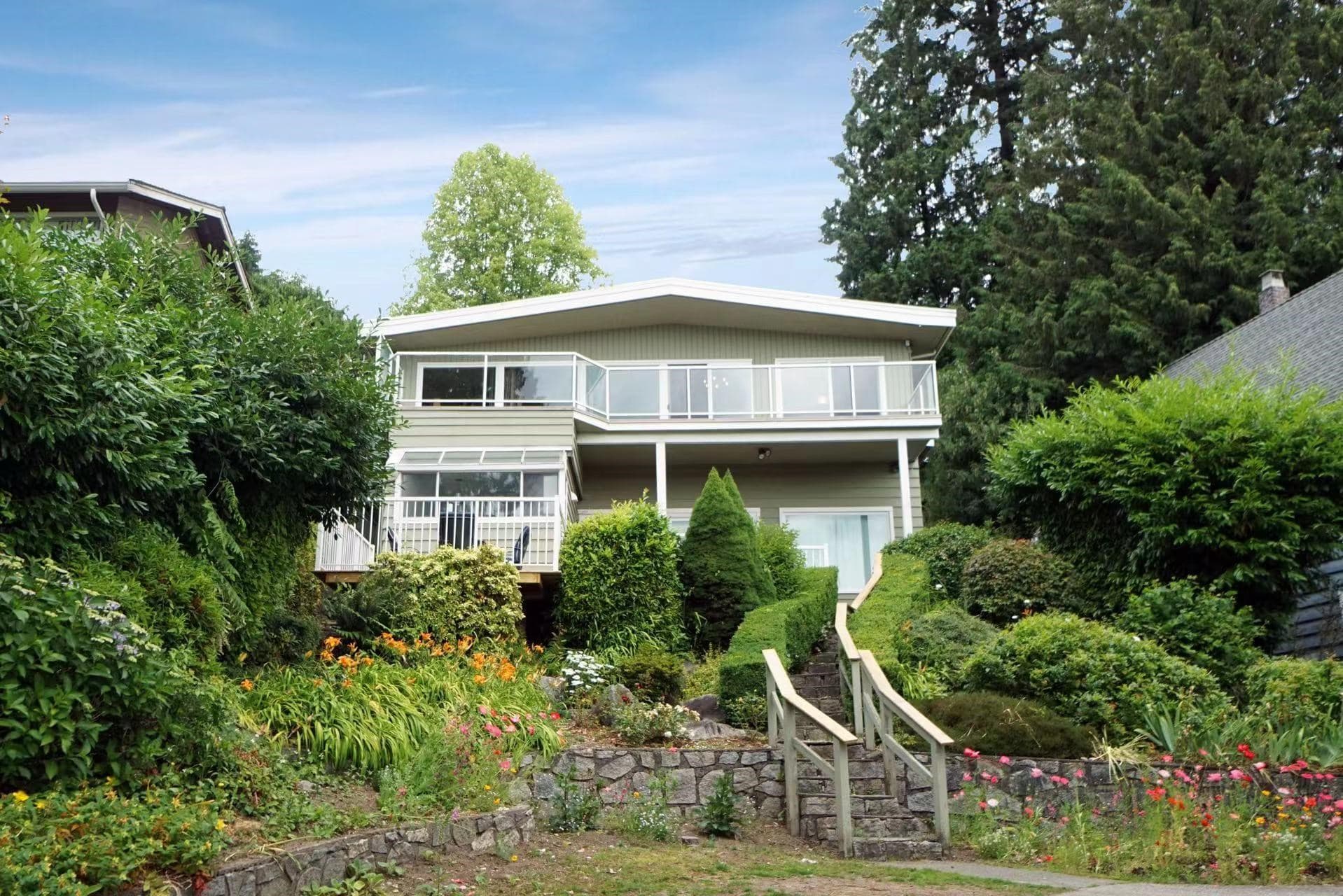 850 Esquimalt Avenue, West Vancouver, V7T 1J8 — photo 1