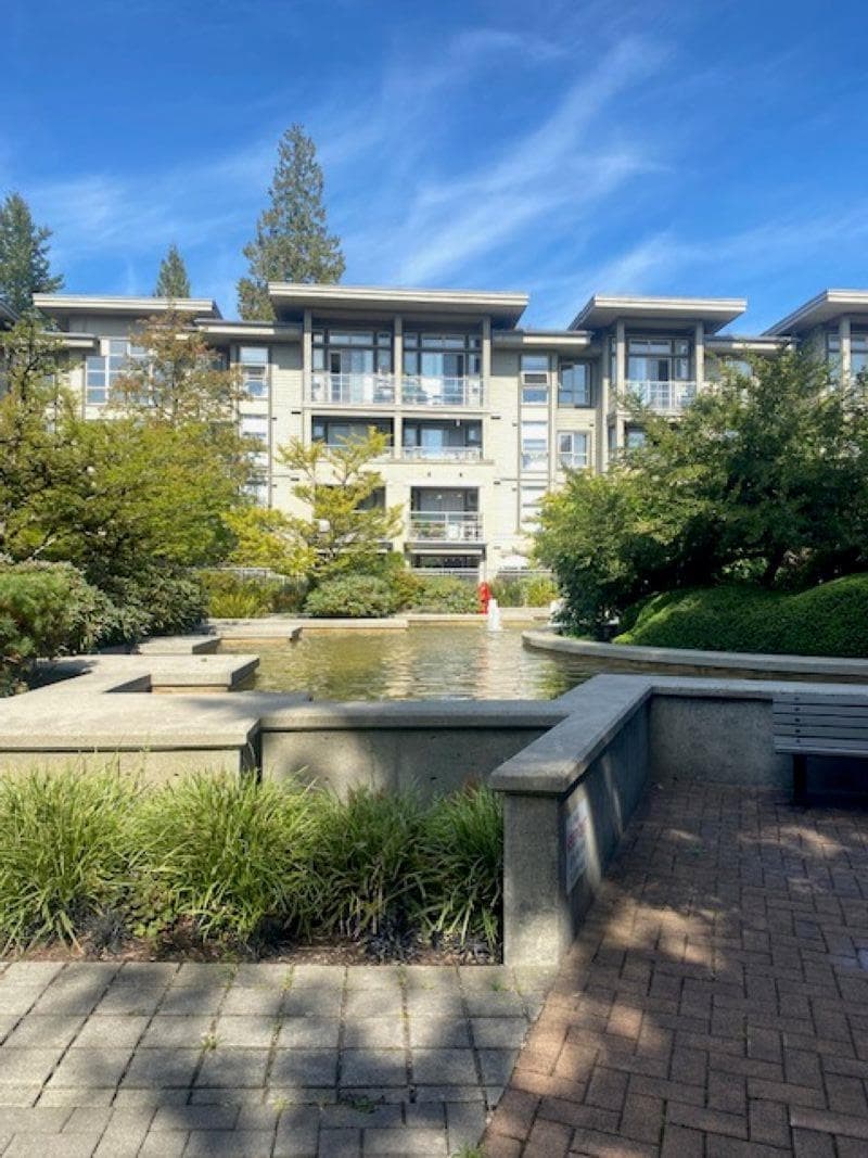 312 - 9319 University Crescent, Burnaby, V5A 4Y5 — photo 2