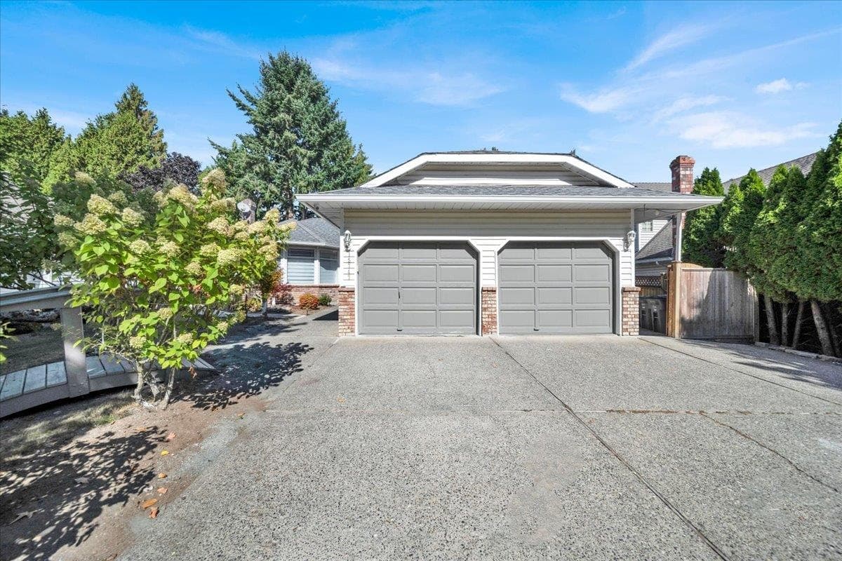 15747 92a Avenue, Surrey, V4N 3B1 — photo 2