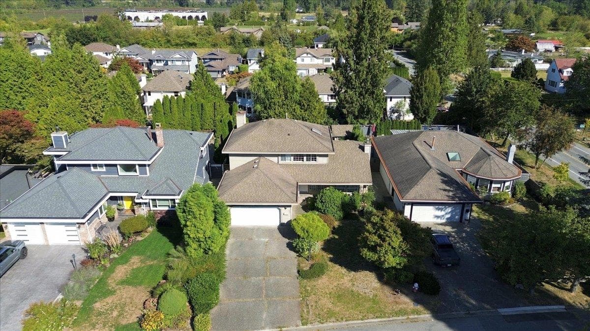 21583 126 Avenue, Maple Ridge, V4R 2H1 — photo 2