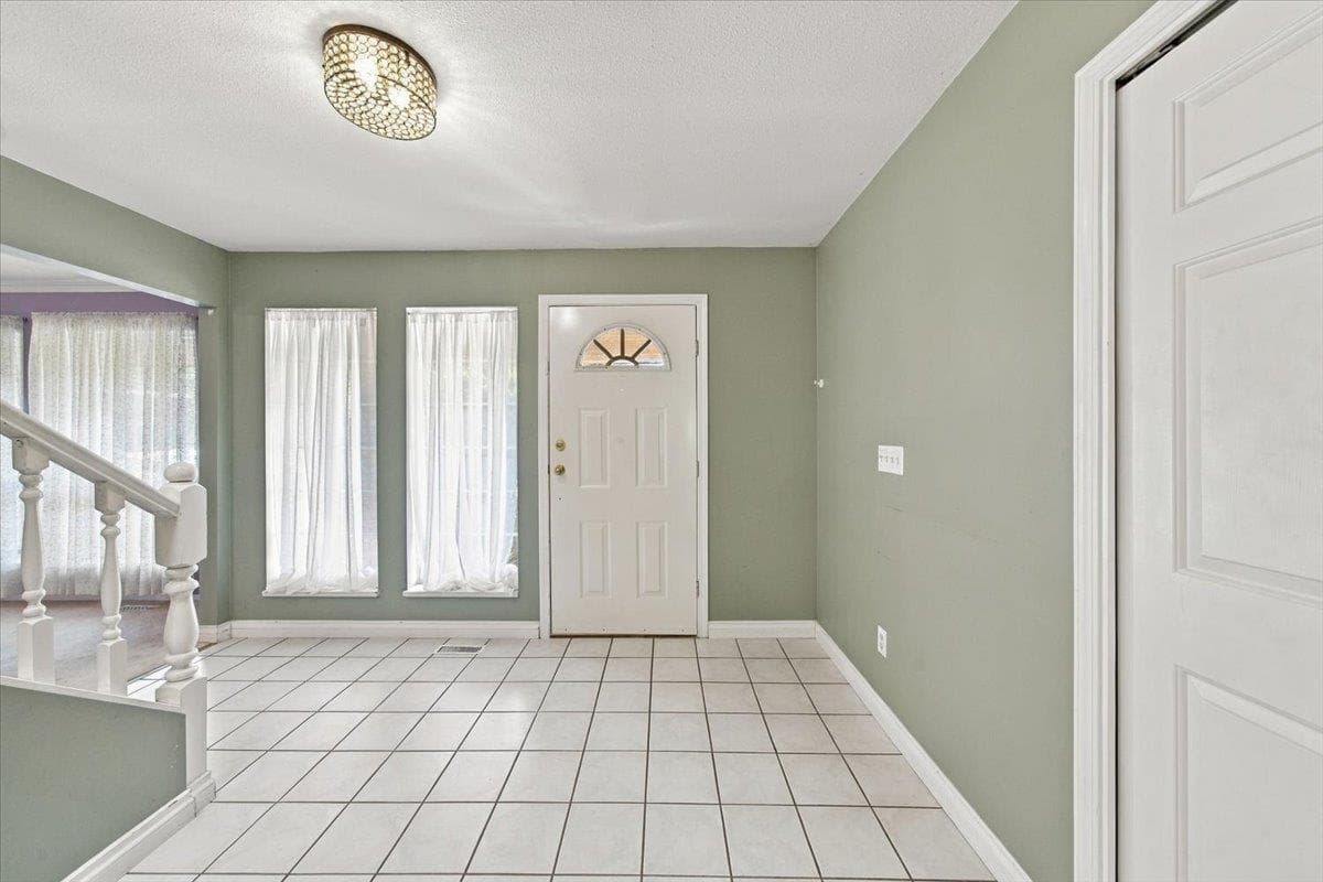21583 126 Avenue, Maple Ridge, V4R 2H1 — photo 3
