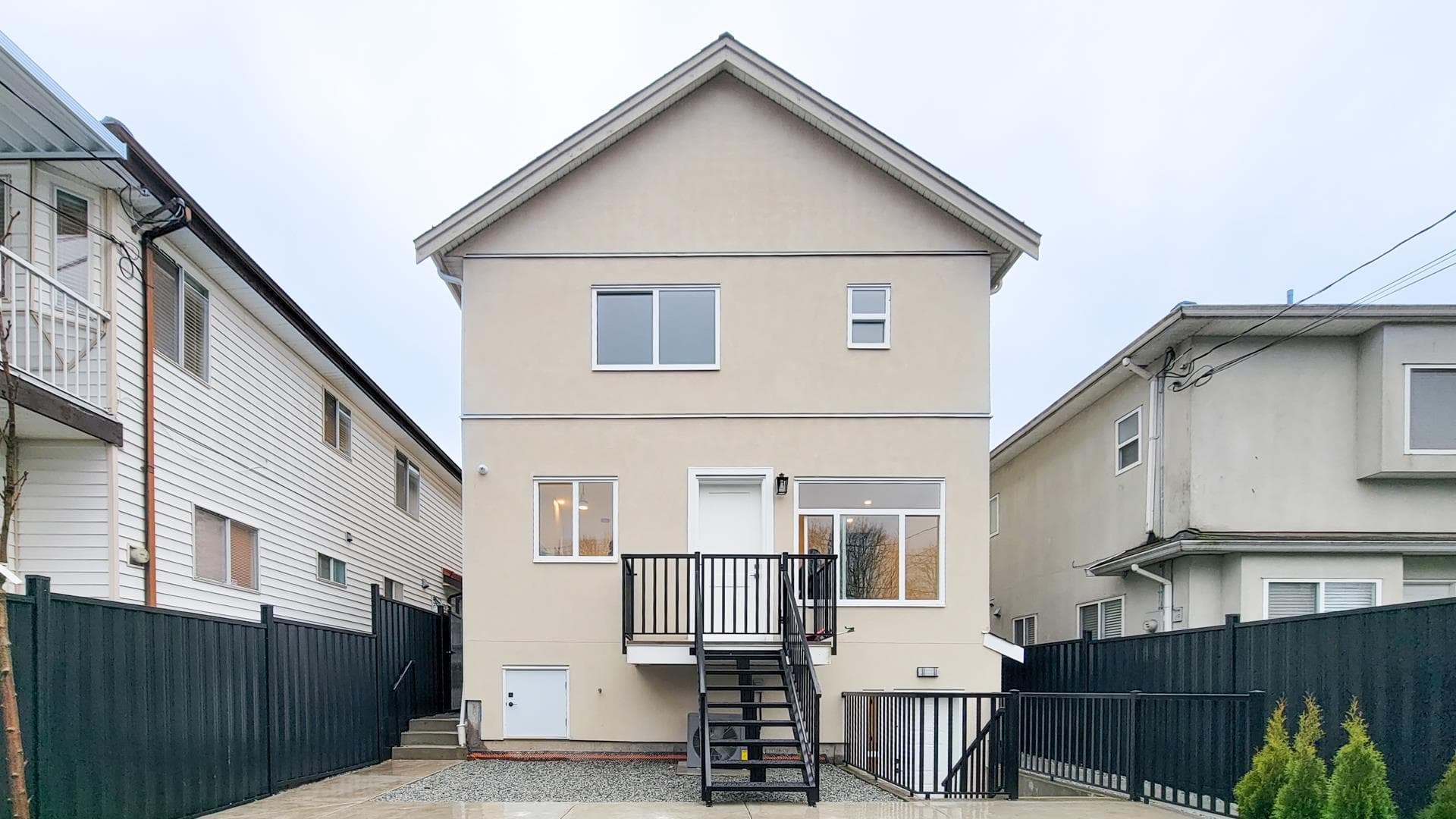 3433 E 23rd Avenue, Vancouver, V5R 1C1 — photo 1