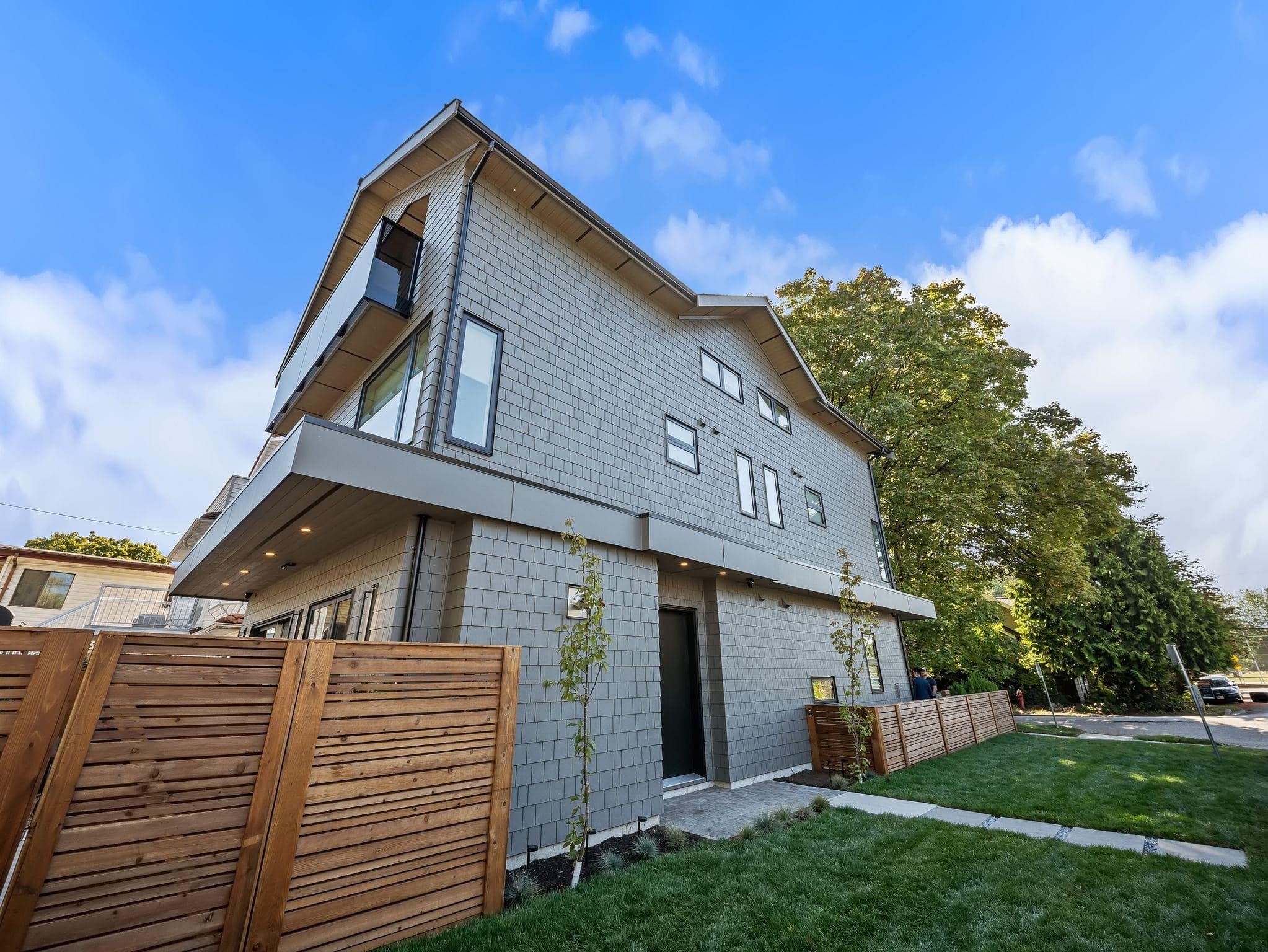 2868 Semlin Drive, Vancouver, V5N 2C5 — photo 2