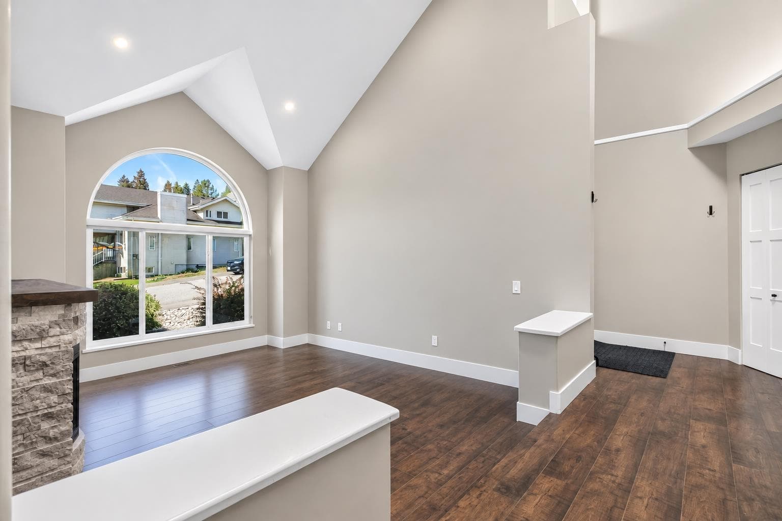 2909 Meadowvista Place, Coquitlam, V3E 2R9 — photo 2