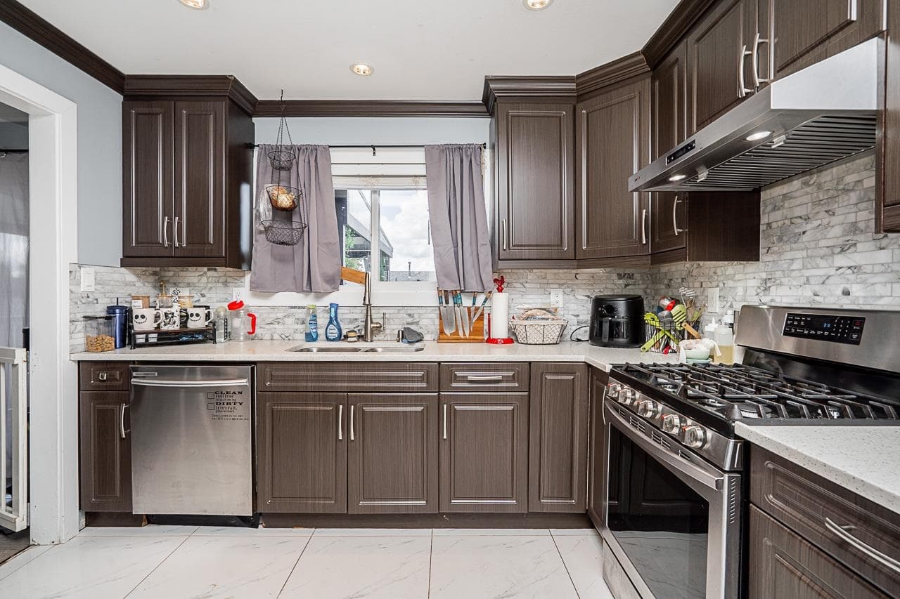 26487 30 Avenue, Langley, V4W 3B6 — photo 2
