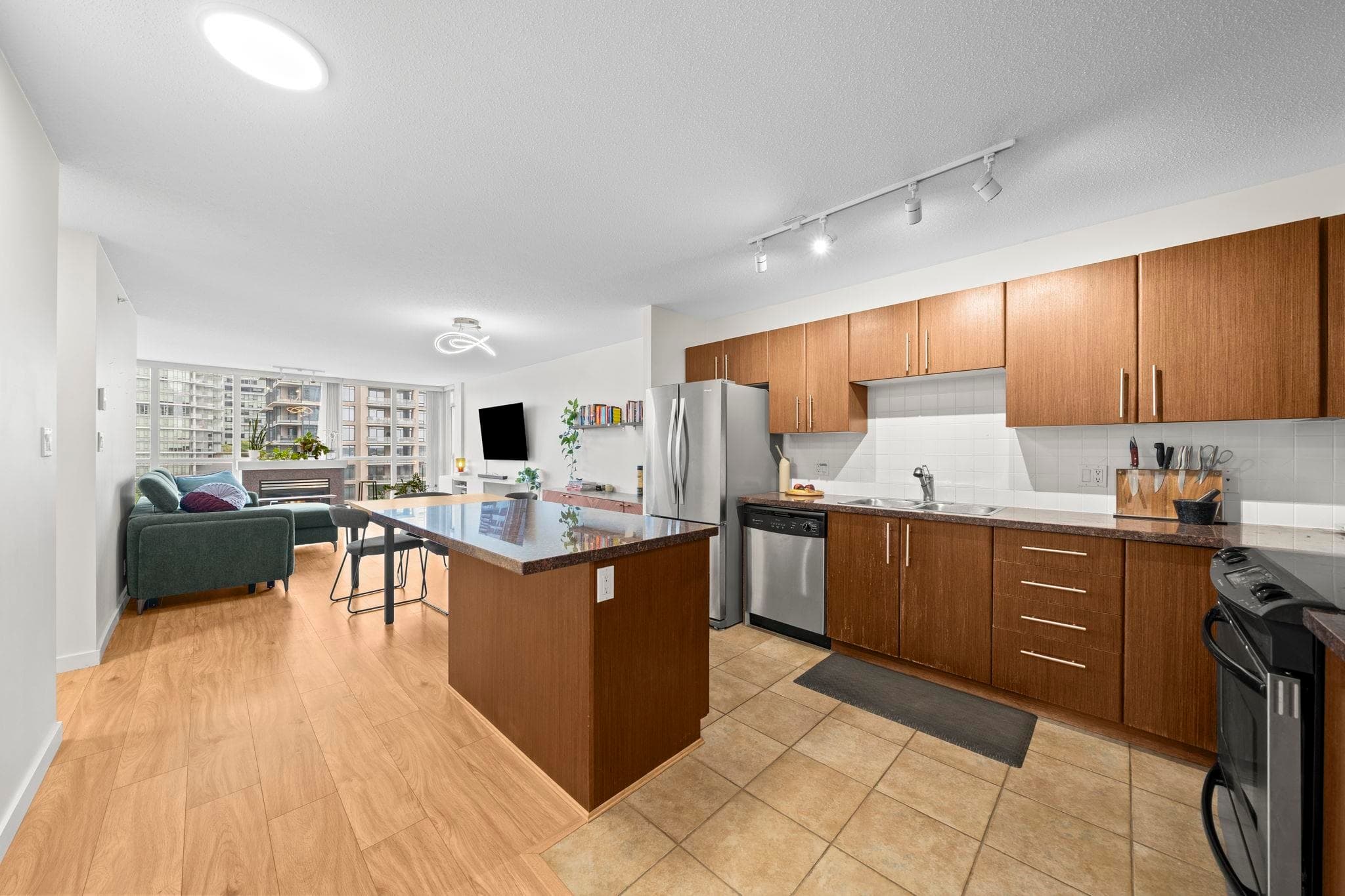 1007 - 2088 Madison Avenue, Burnaby, V5C 6T5 — photo 2