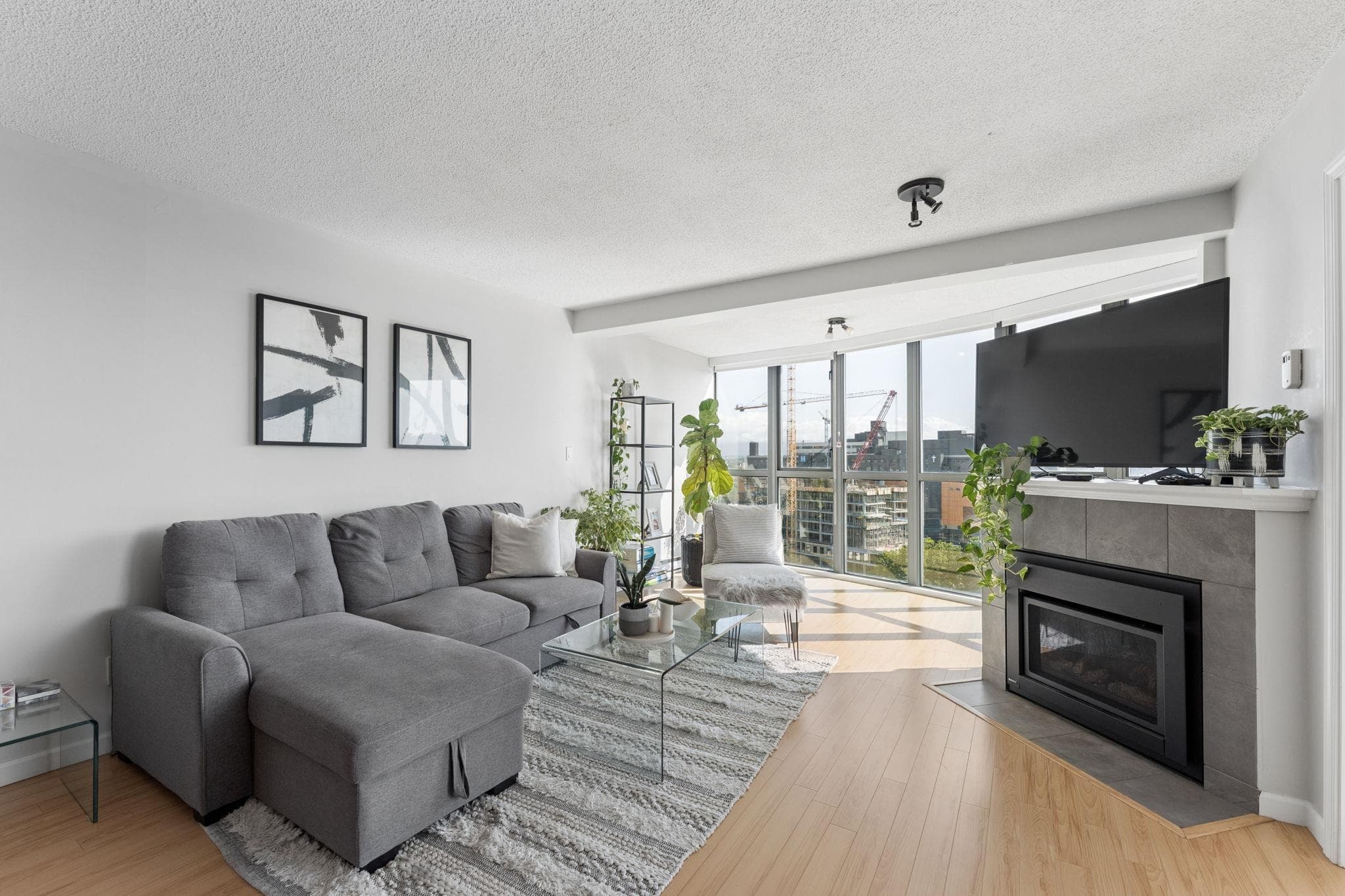 1603 - 1128 Quebec Street, Vancouver, V6A 4E1 — photo 2