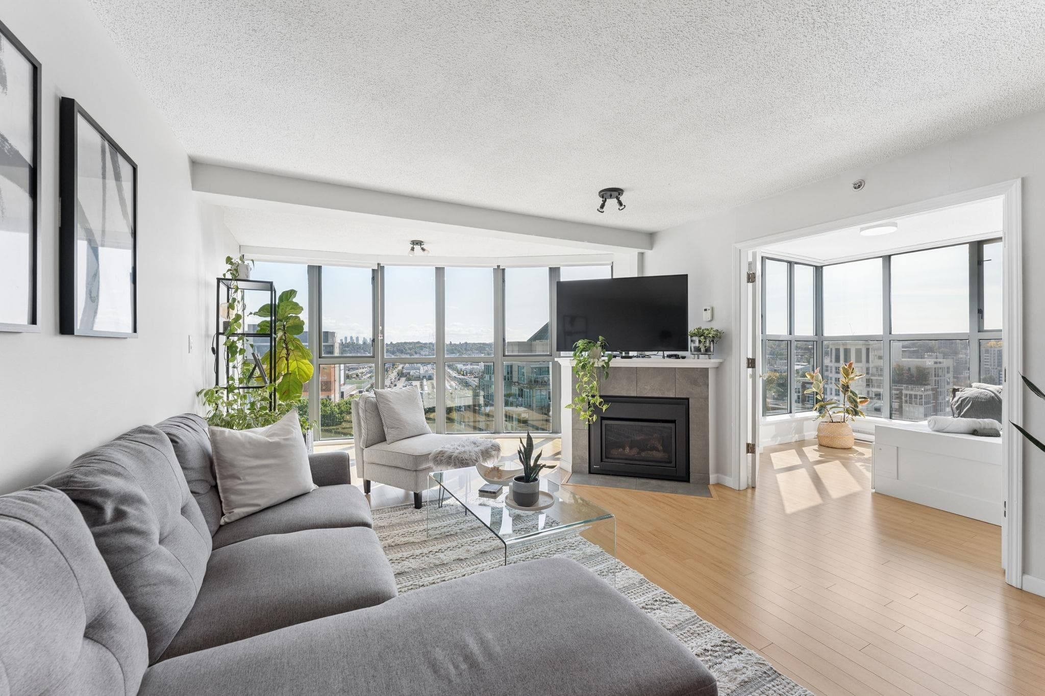 1603 - 1128 Quebec Street, Vancouver, V6A 4E1 — photo 1