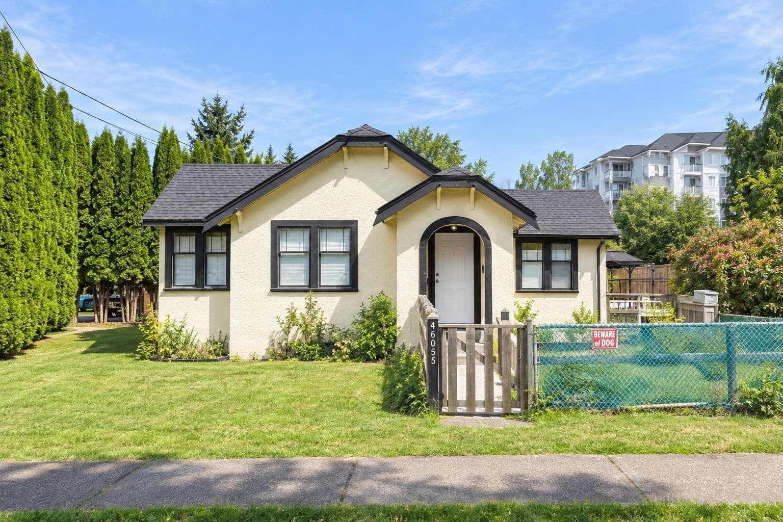 46055 Cleveland Avenue, Chilliwack, V2P 2X2 — photo 1