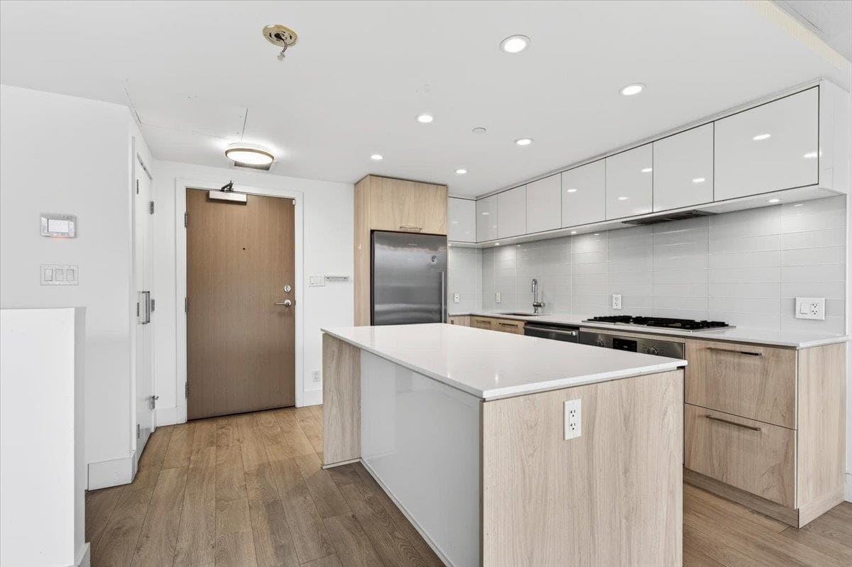 610 - 680 Seylynn Crescent, North Vancouver, V7J 0B5 — photo 5