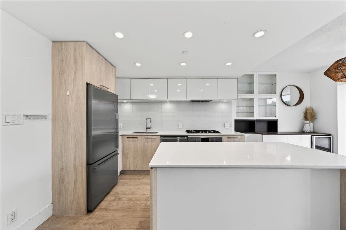 610 - 680 Seylynn Crescent, North Vancouver, V7J 0B5 — photo 4