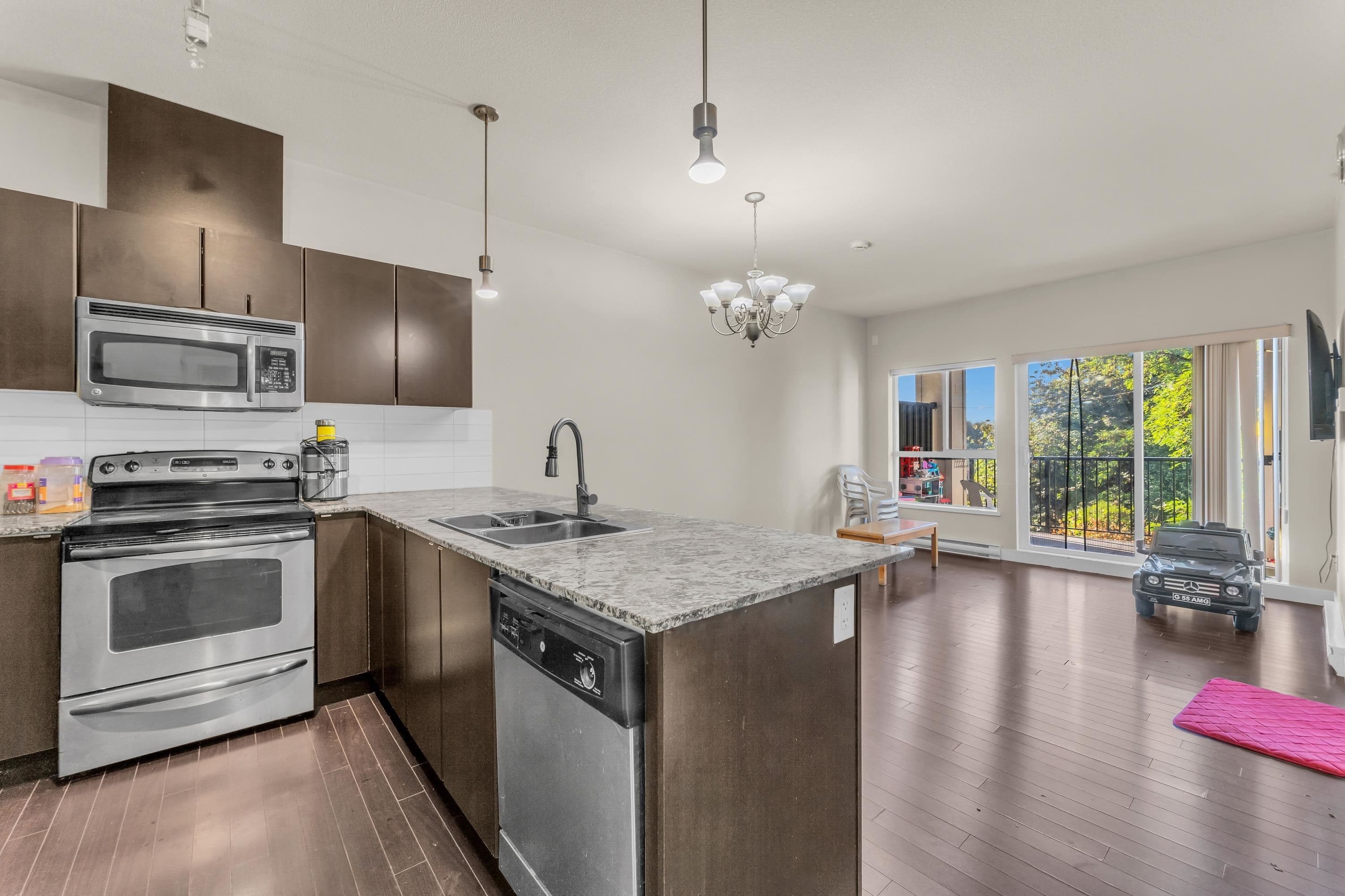 409 - 9655 King George Boulevard, Surrey, V3T 0C7 — photo 3