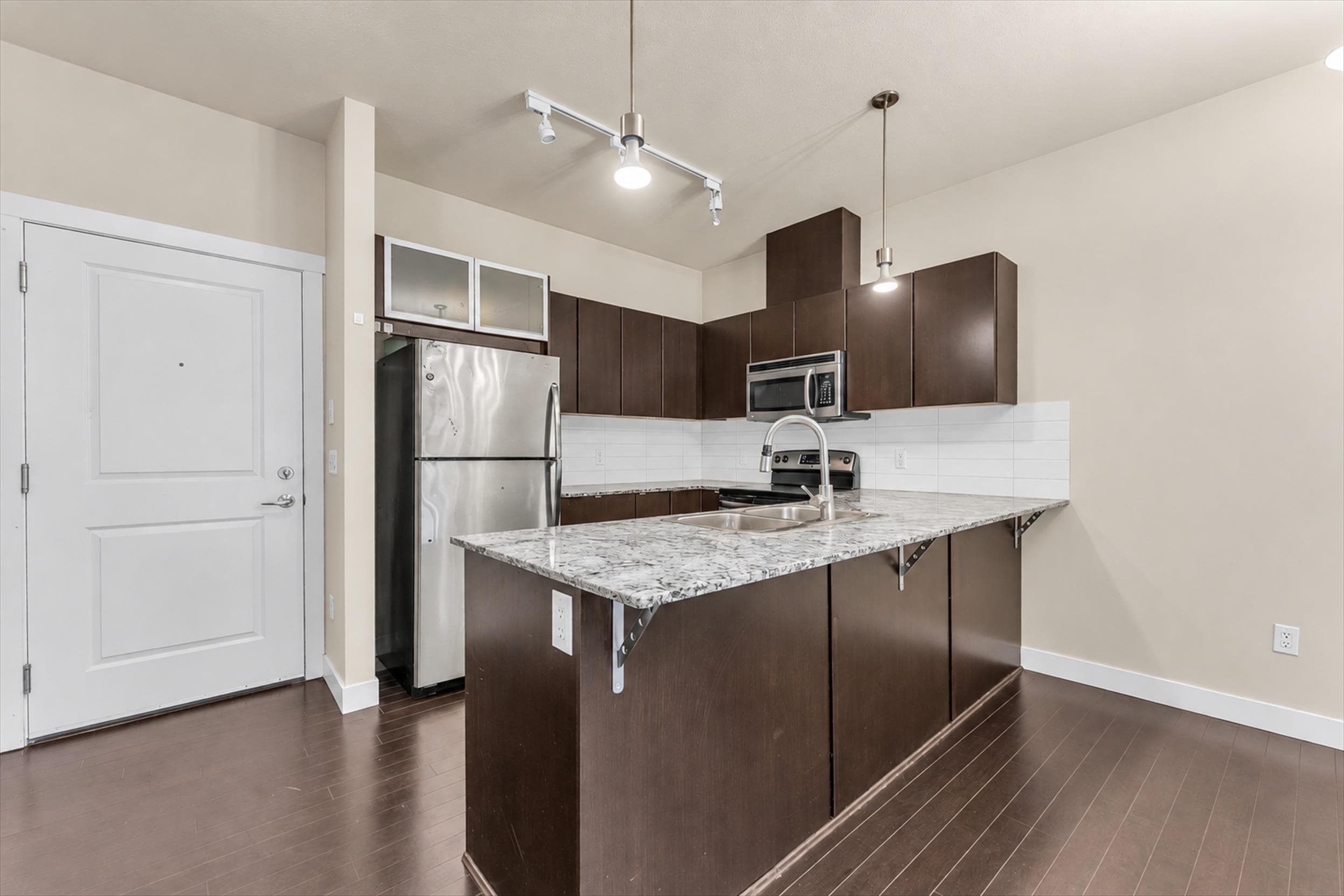 409 - 9655 King George Boulevard, Surrey, V3T 0C7 — photo 5