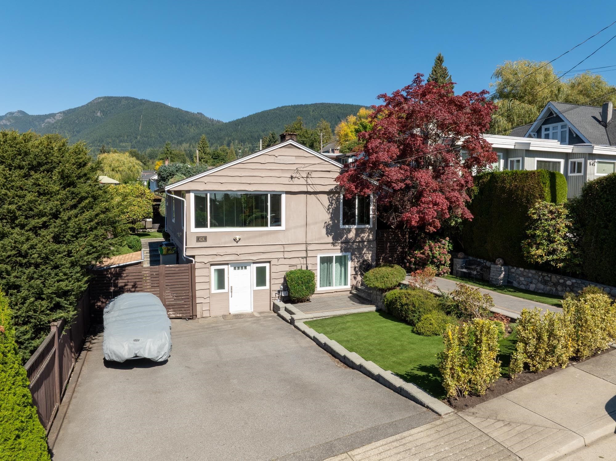 424 W Queens Road, North Vancouver, V7N 2K7 — photo 2