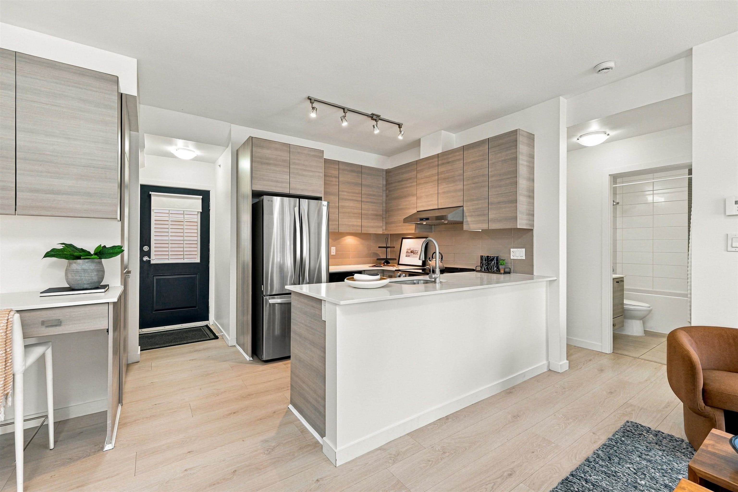 32 - 6965 Hastings Street, Burnaby, V5B 1S9 — photo 2