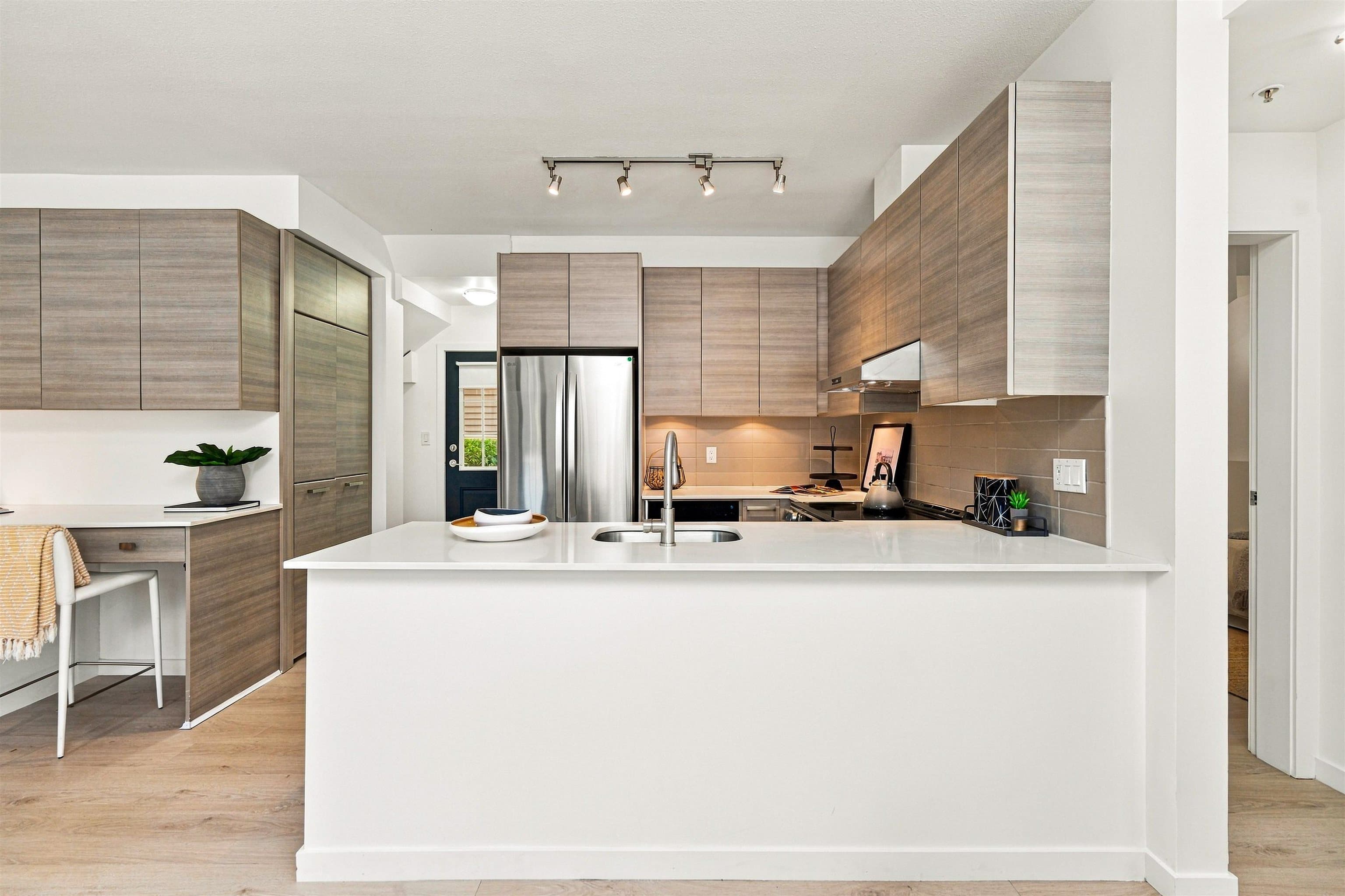 32 - 6965 Hastings Street, Burnaby, V5B 1S9 — photo 3