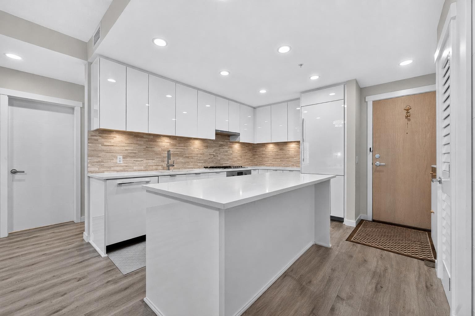 307 - 9233 Odlin Road, Richmond, V6X 0V4 — photo 2