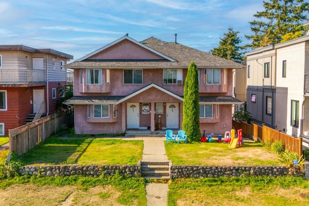 423-425 E 2nd Street, North Vancouver, V7L 1C9 — photo 1