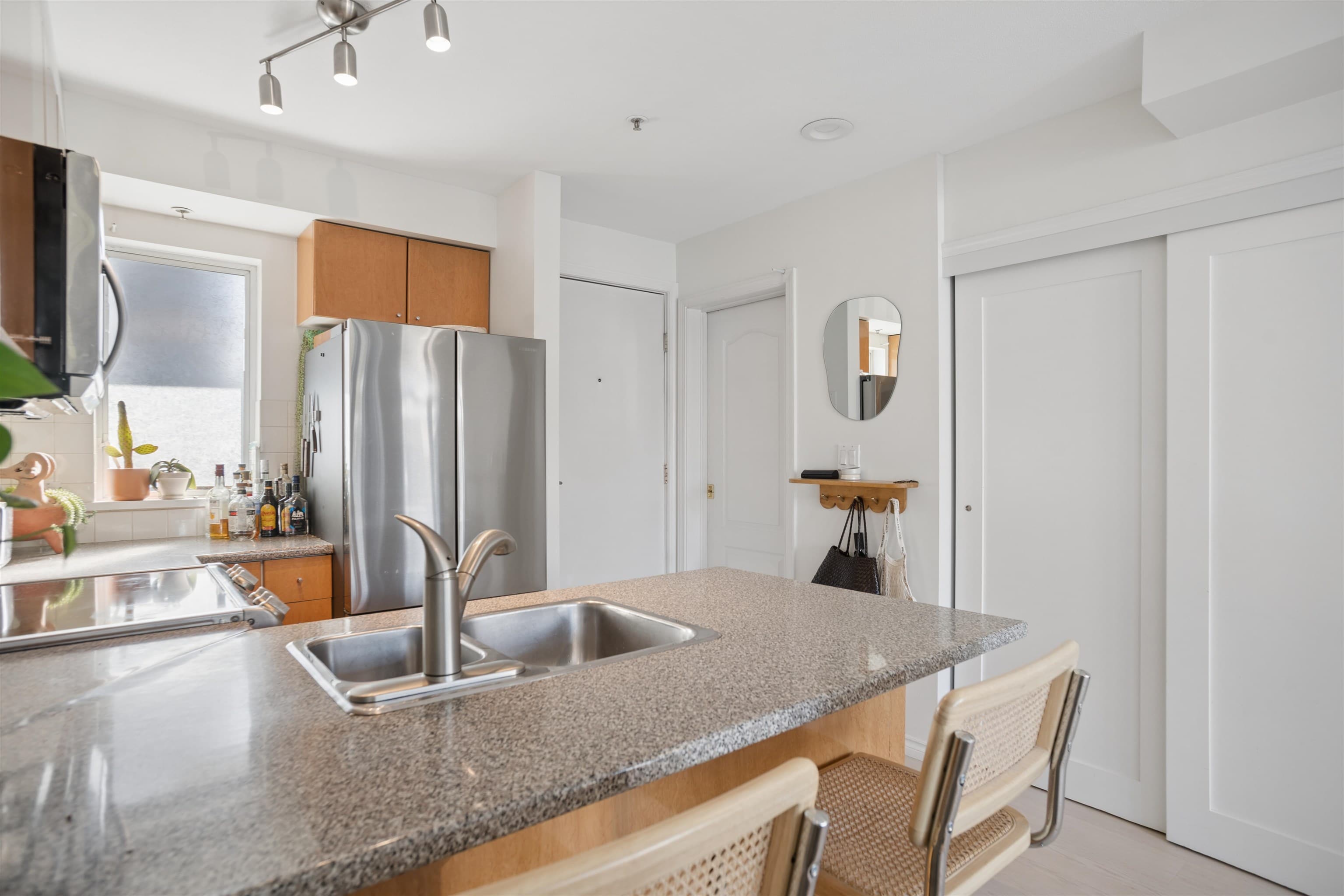 203 - 2190 W 5th Avenue, Vancouver, V6K 1S2 — photo 5
