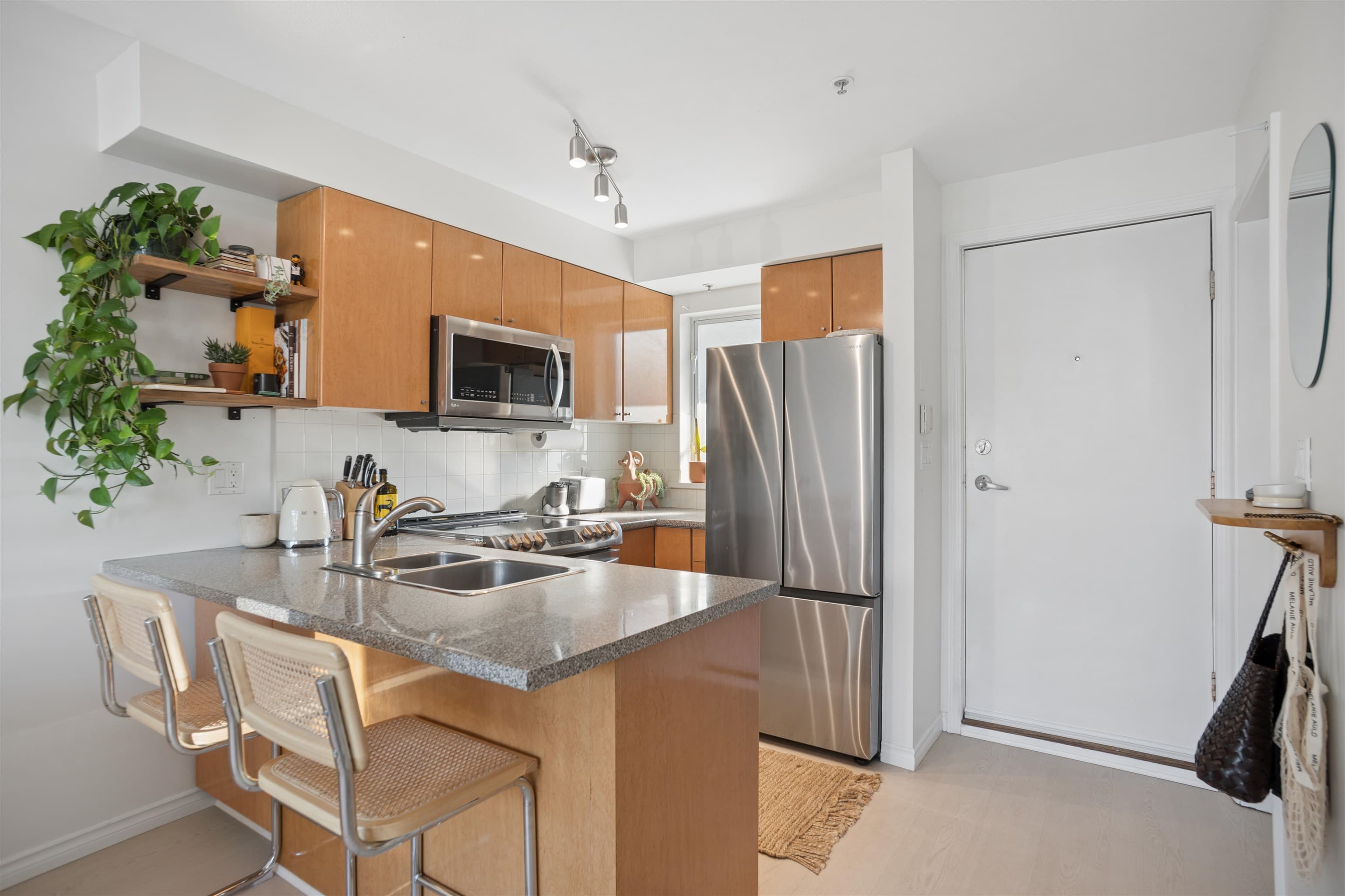 203 - 2190 W 5th Avenue, Vancouver, V6K 1S2 — photo 4