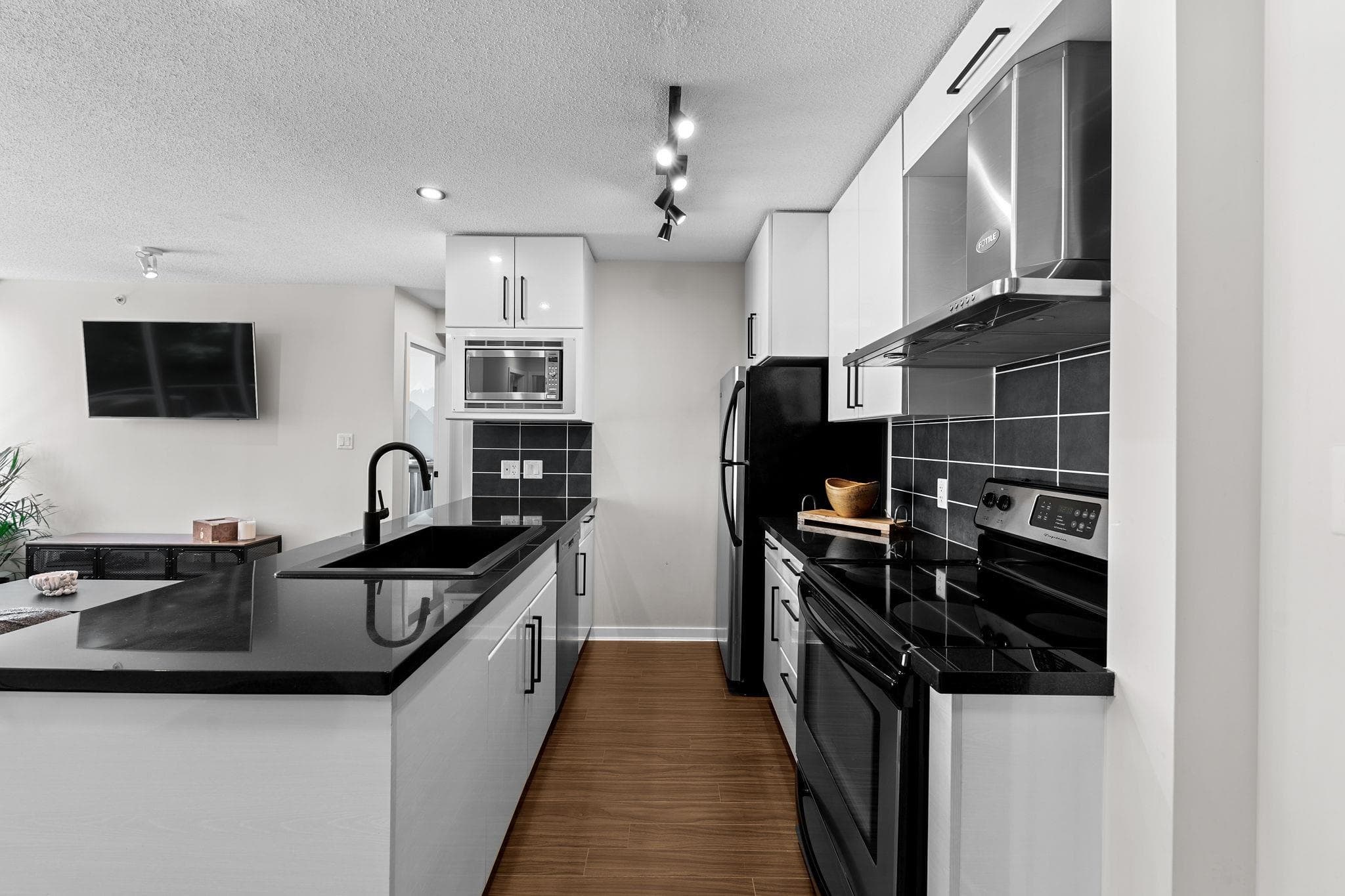 306 - 633 Abbott Street, Vancouver, V6B 0J3 — photo 2