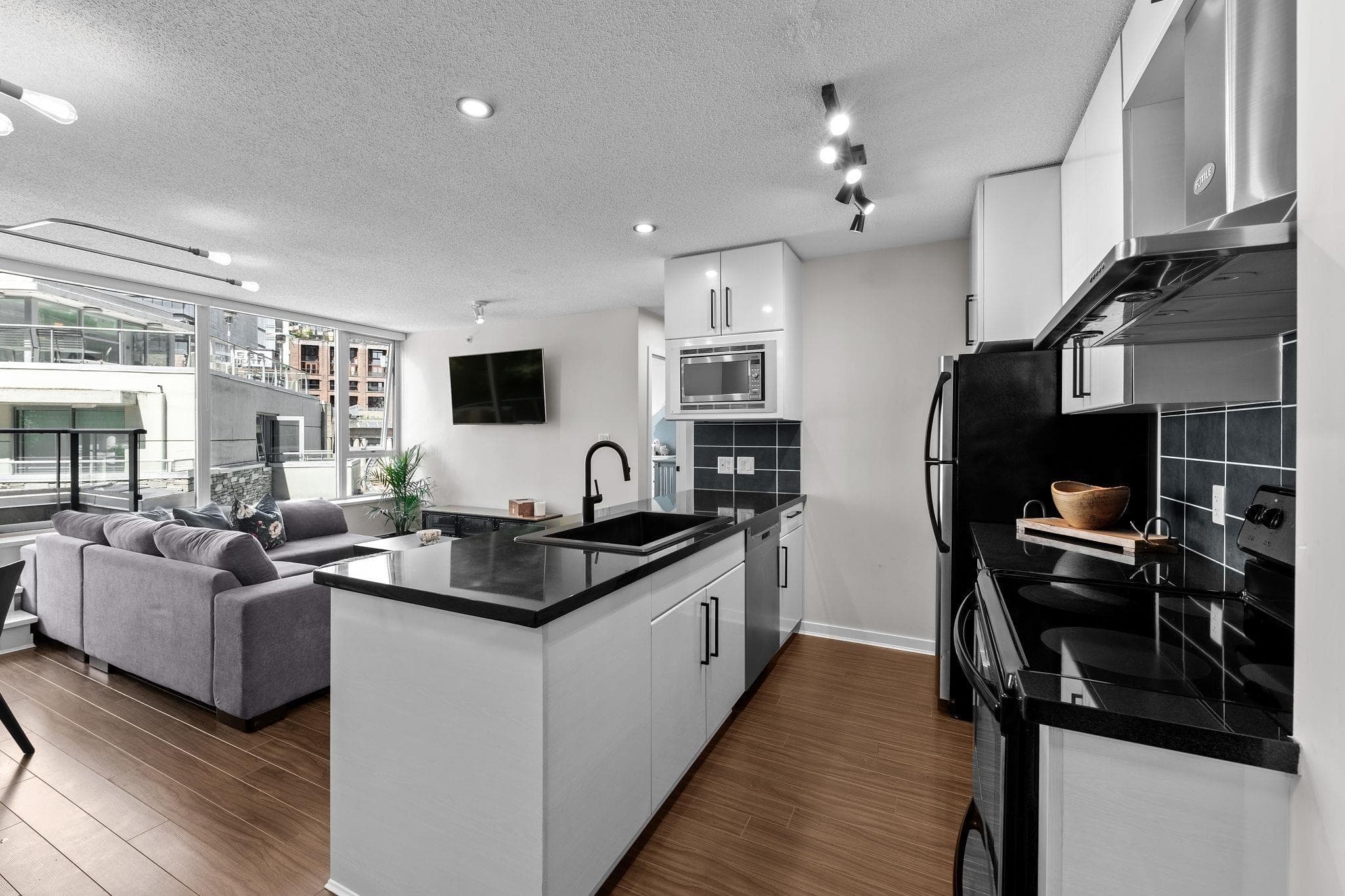 306 - 633 Abbott Street, Vancouver, V6B 0J3 — photo 3