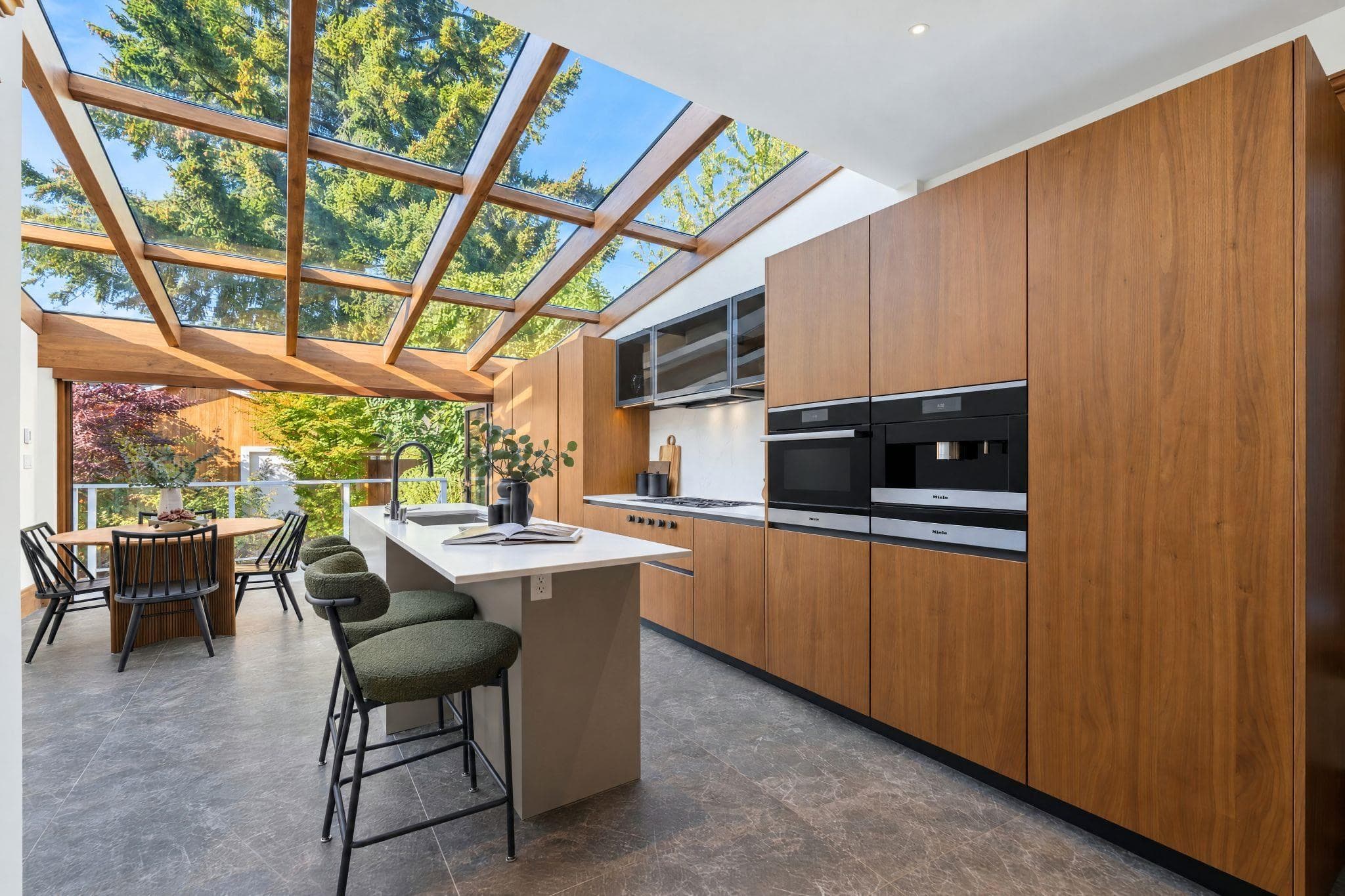 647 Prior Street, Vancouver, V6A 2G7 — photo 1