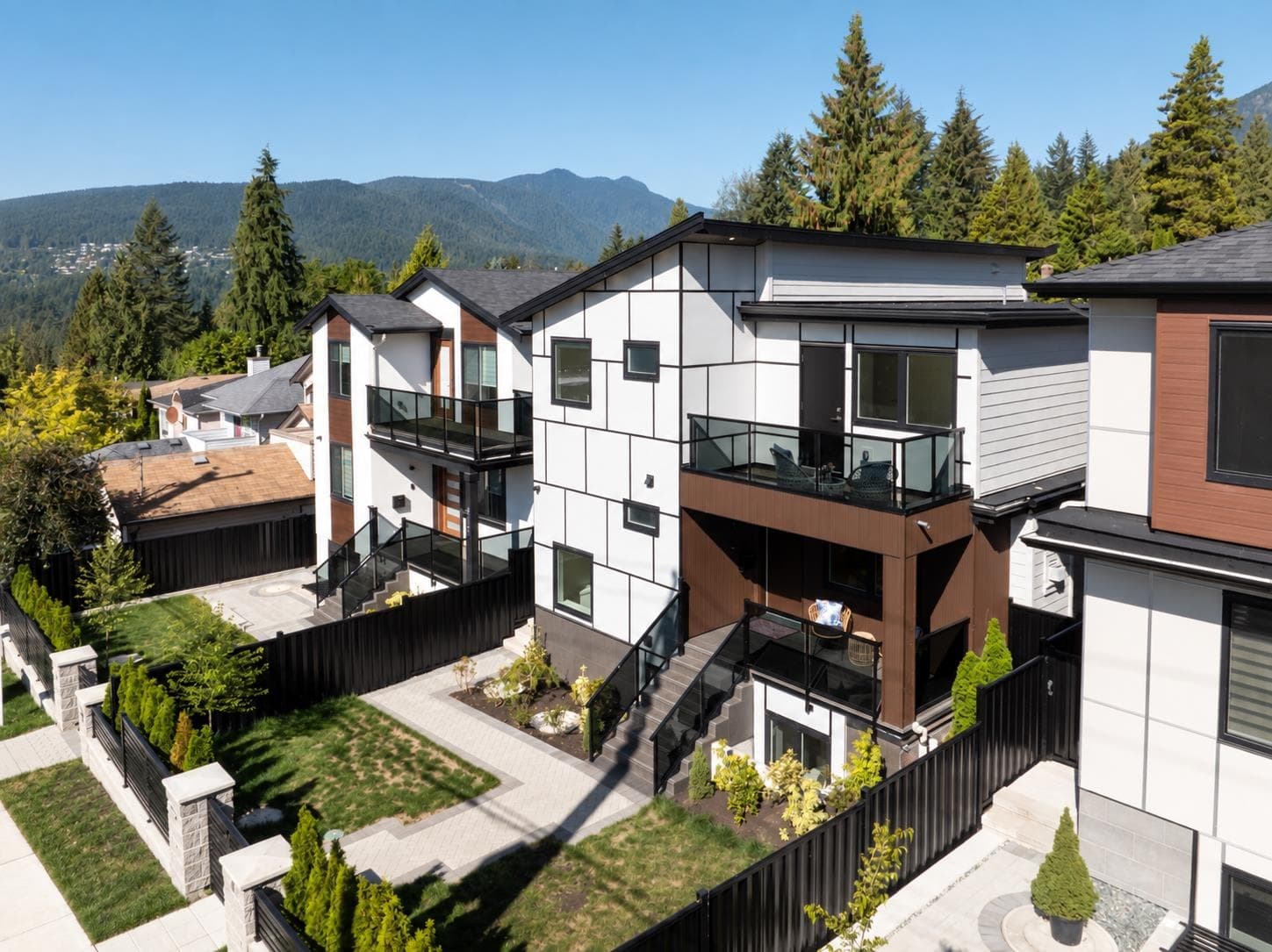 806 Montroyal Boulevard, North Vancouver, V7R 2G6 — photo 2