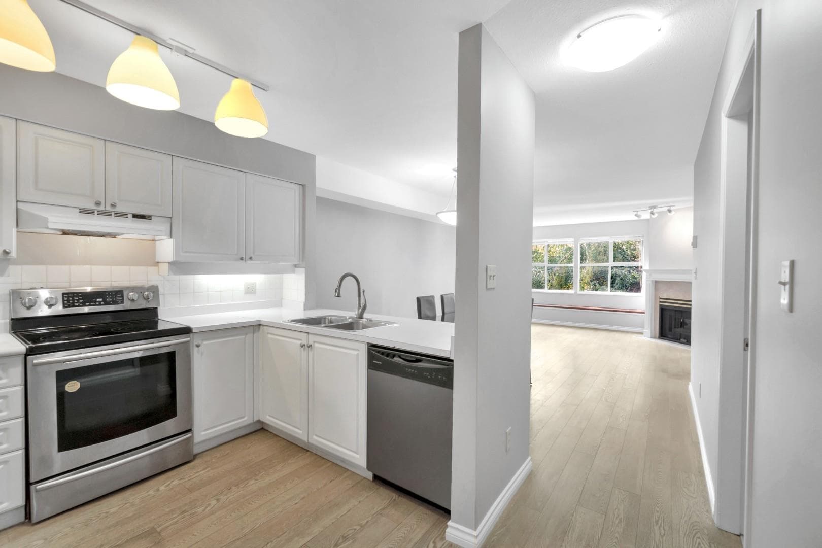 304A - 7025 Stride Avenue, Burnaby, V3N 4Y2 — photo 2