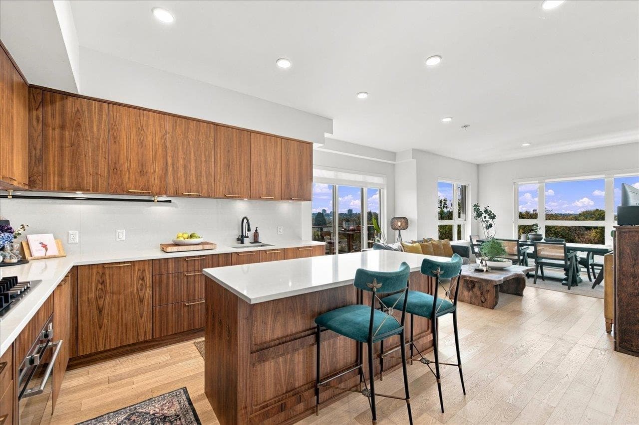 602 - 2550 Garden Drive, Vancouver, V5N 4X6 — photo 1