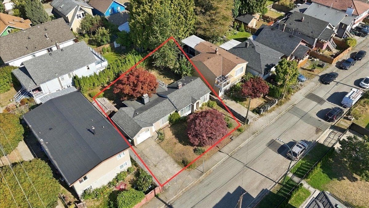 2219 E 25th Avenue, Vancouver, V5N 2V7 — photo 1