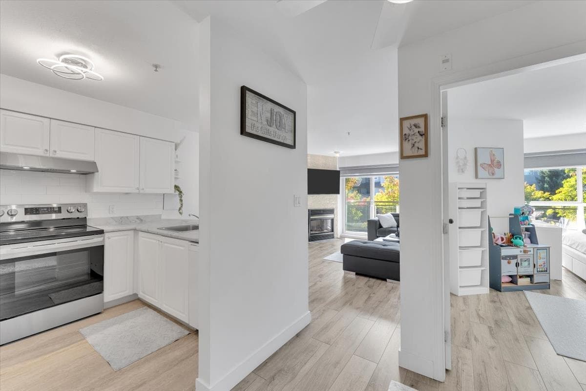 315 - 7505 138 Street, Surrey, V3W 0W6 — photo 2
