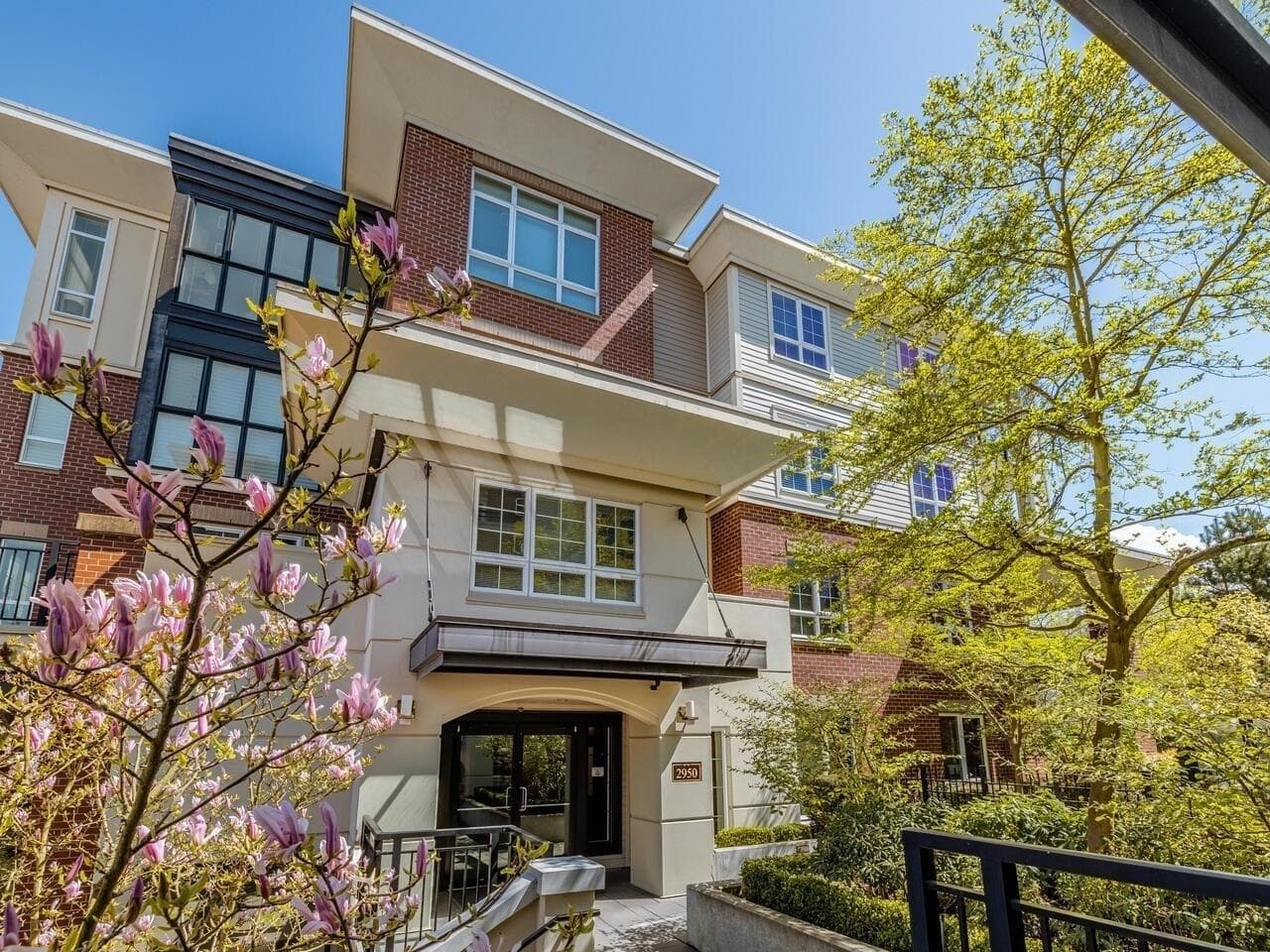 207 - 2950 King George Boulevard, Surrey