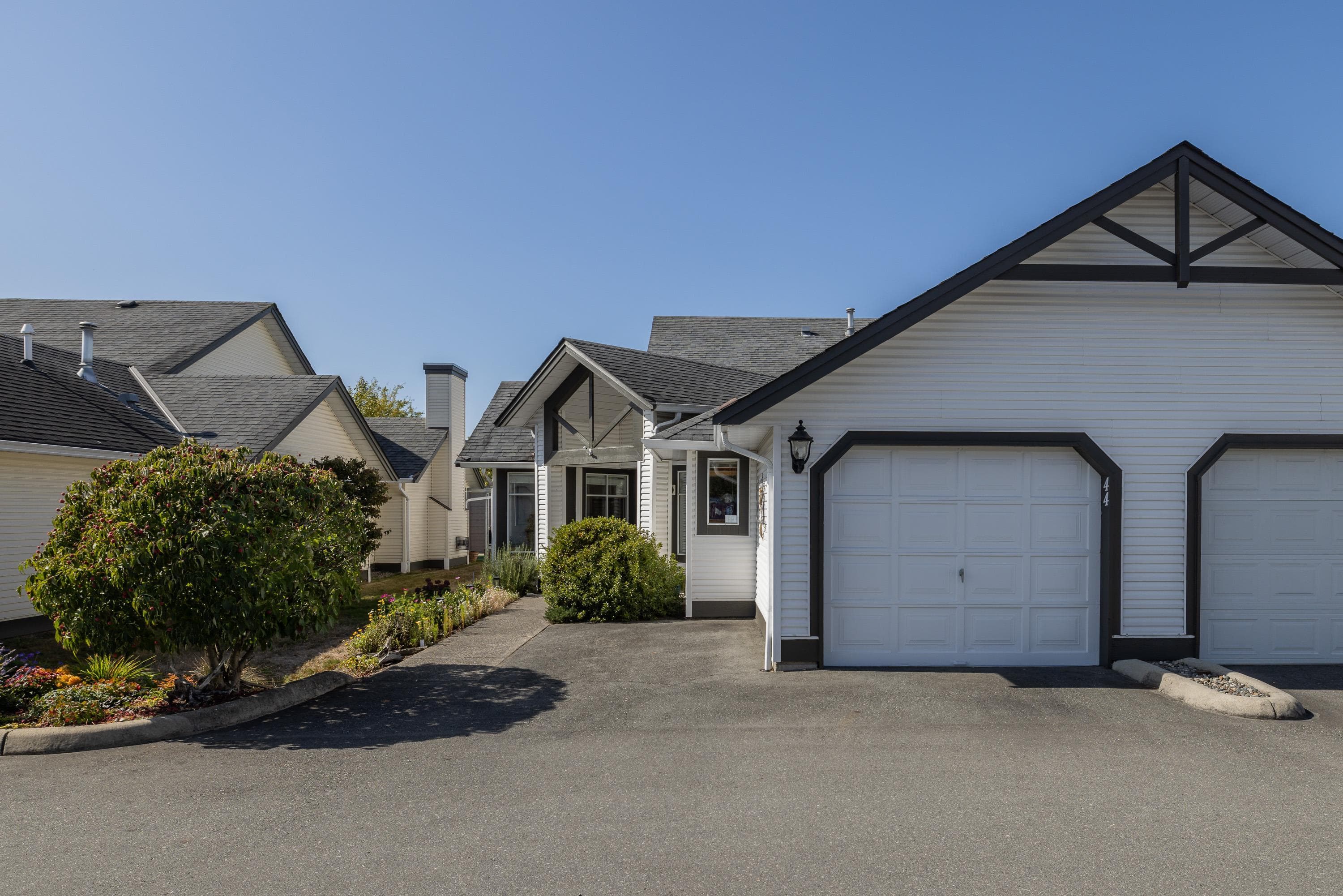 44 - 19649 53 Avenue, Langley, V3A 8C5 — photo 1