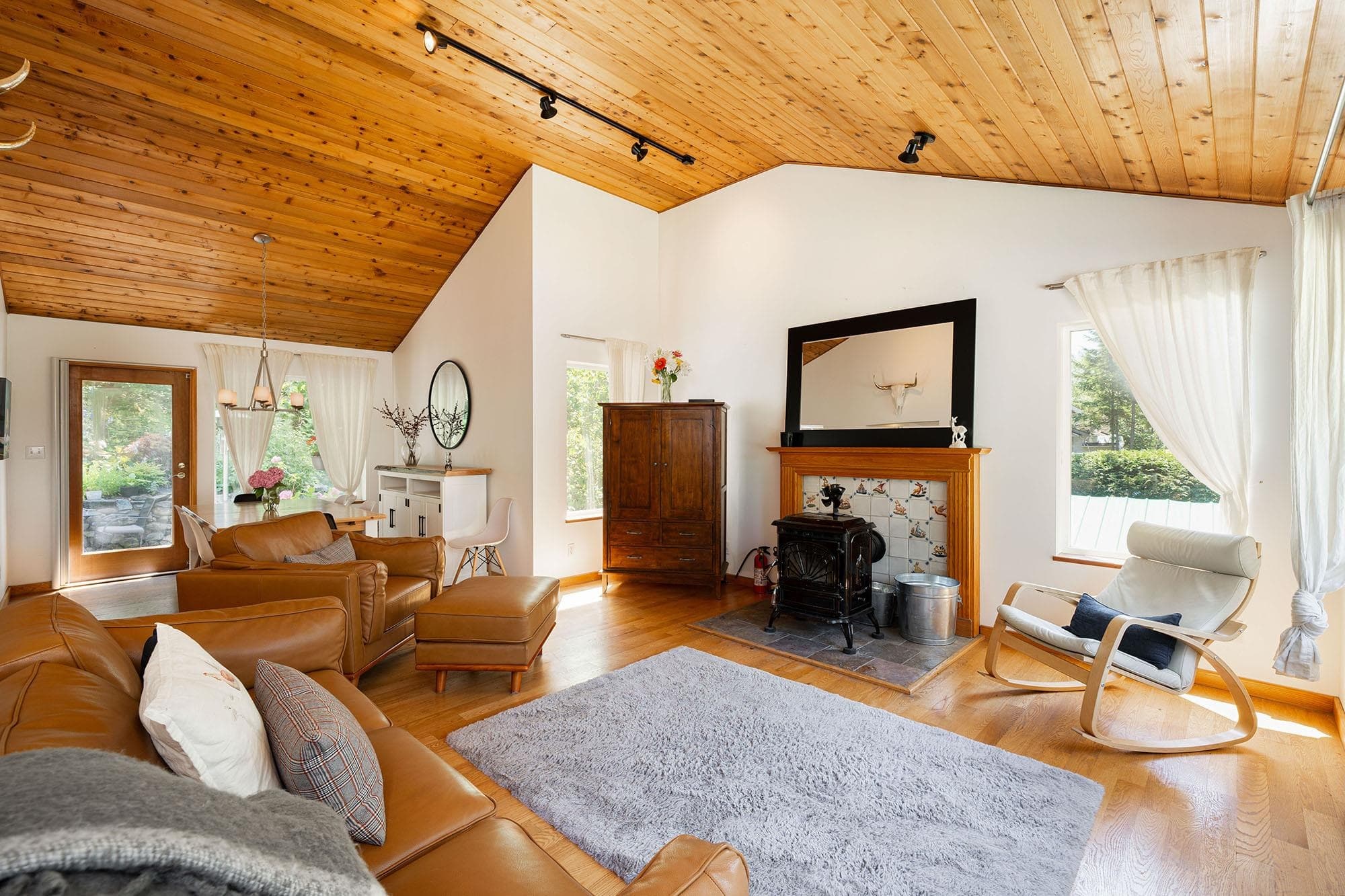 1529 Whitesails Drive, Bowen Island, V0N 1G2 — photo 2