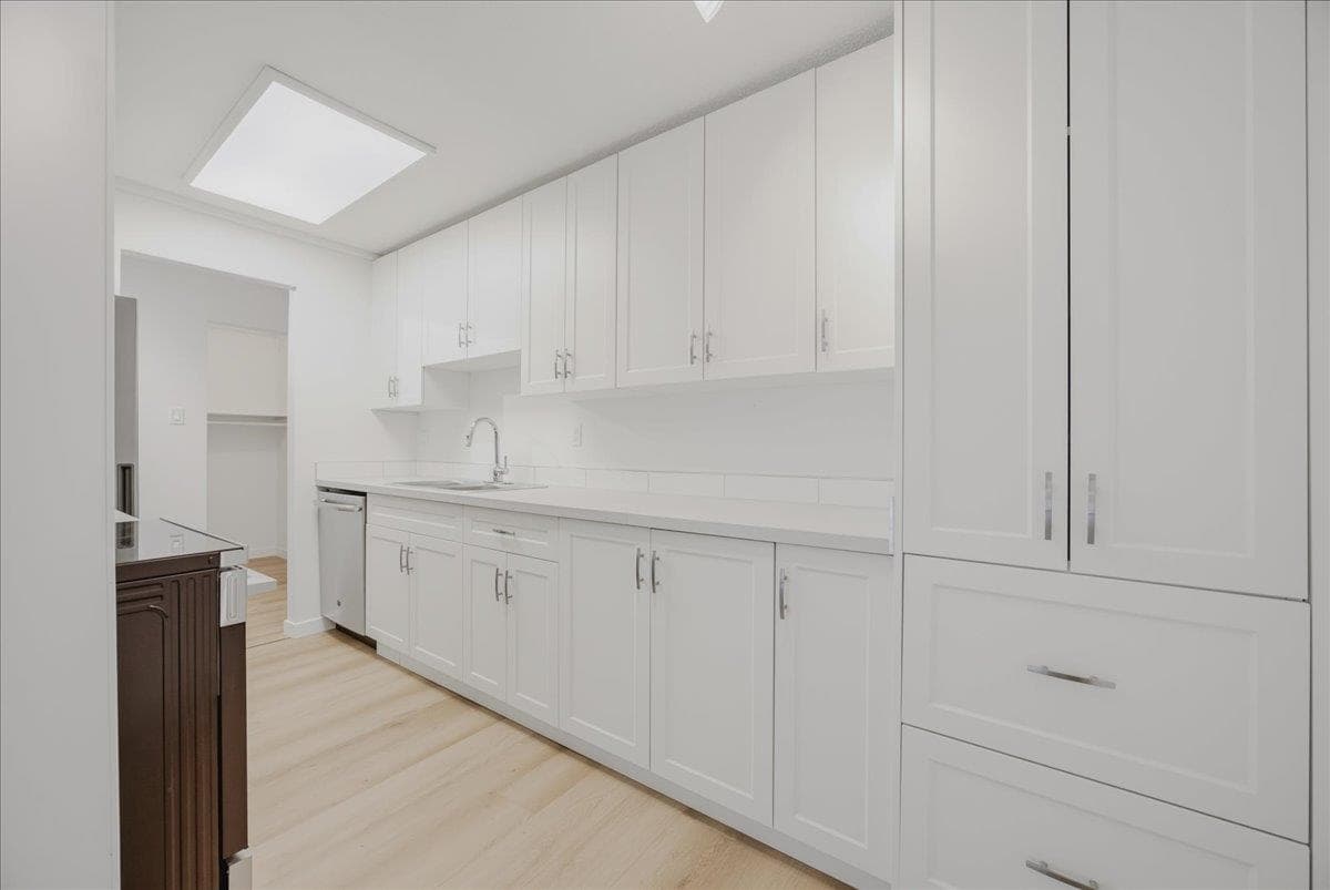 107 - 15020 North Bluff Road, White Rock, V4B 5A4 — photo 3