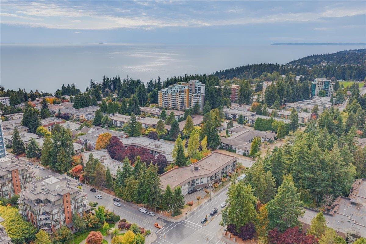 107 - 15020 North Bluff Road, White Rock