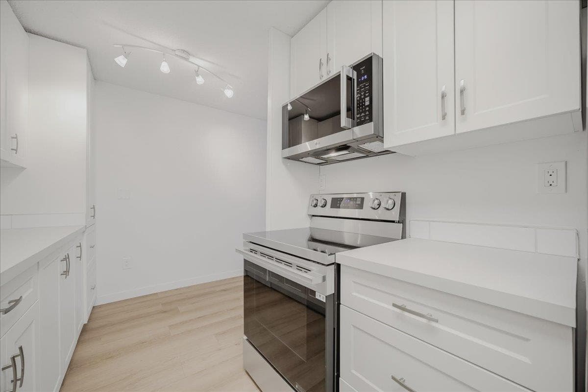 107 - 15020 North Bluff Road, White Rock, V4B 5A4 — photo 5