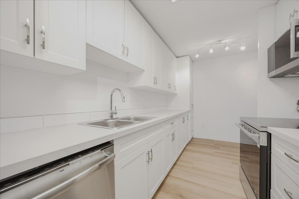 107 - 15020 North Bluff Road, White Rock, V4B 5A4 — photo 4